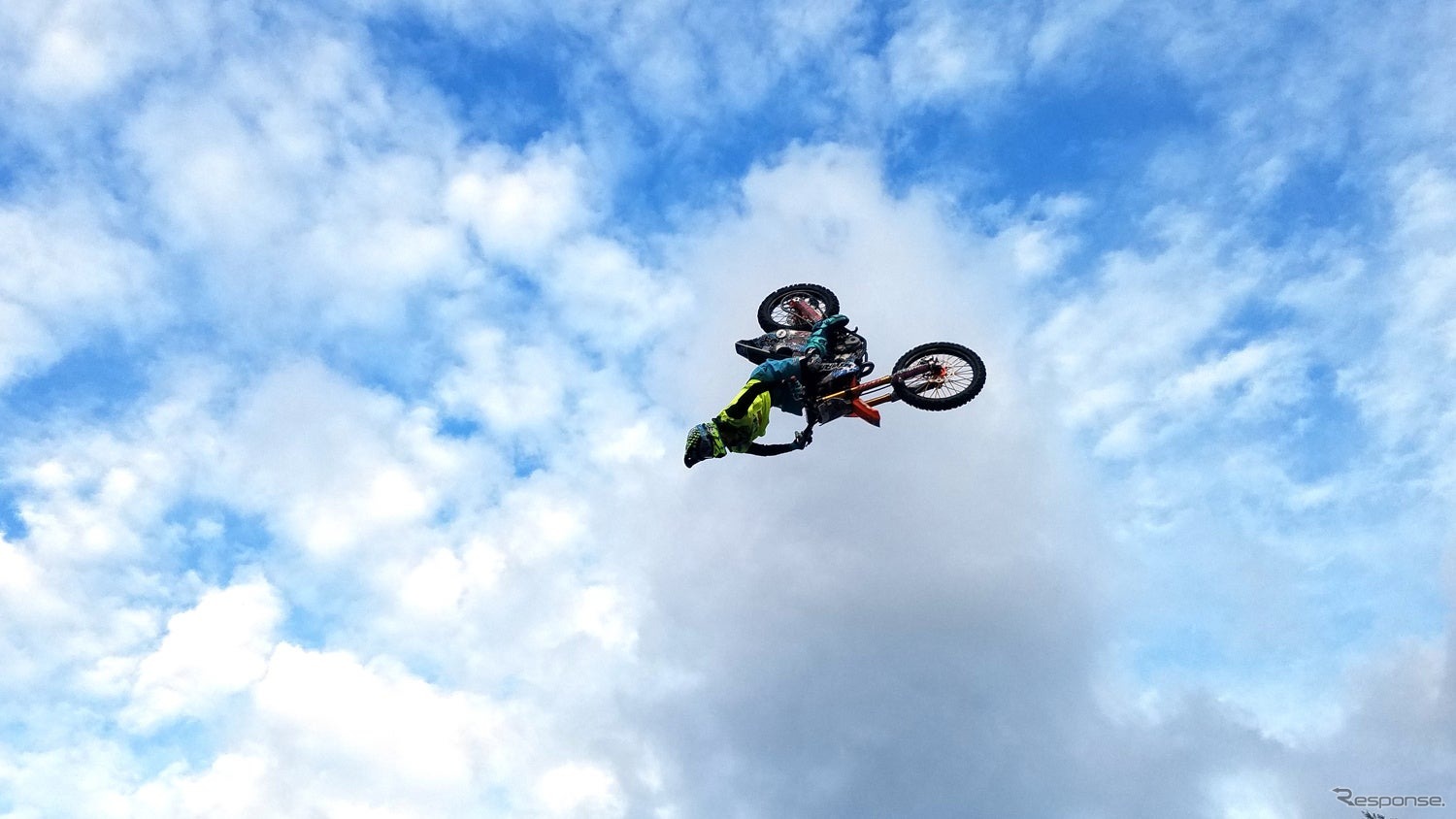 FMX（フリースタイルモトクロス）バイクパフォーマンス