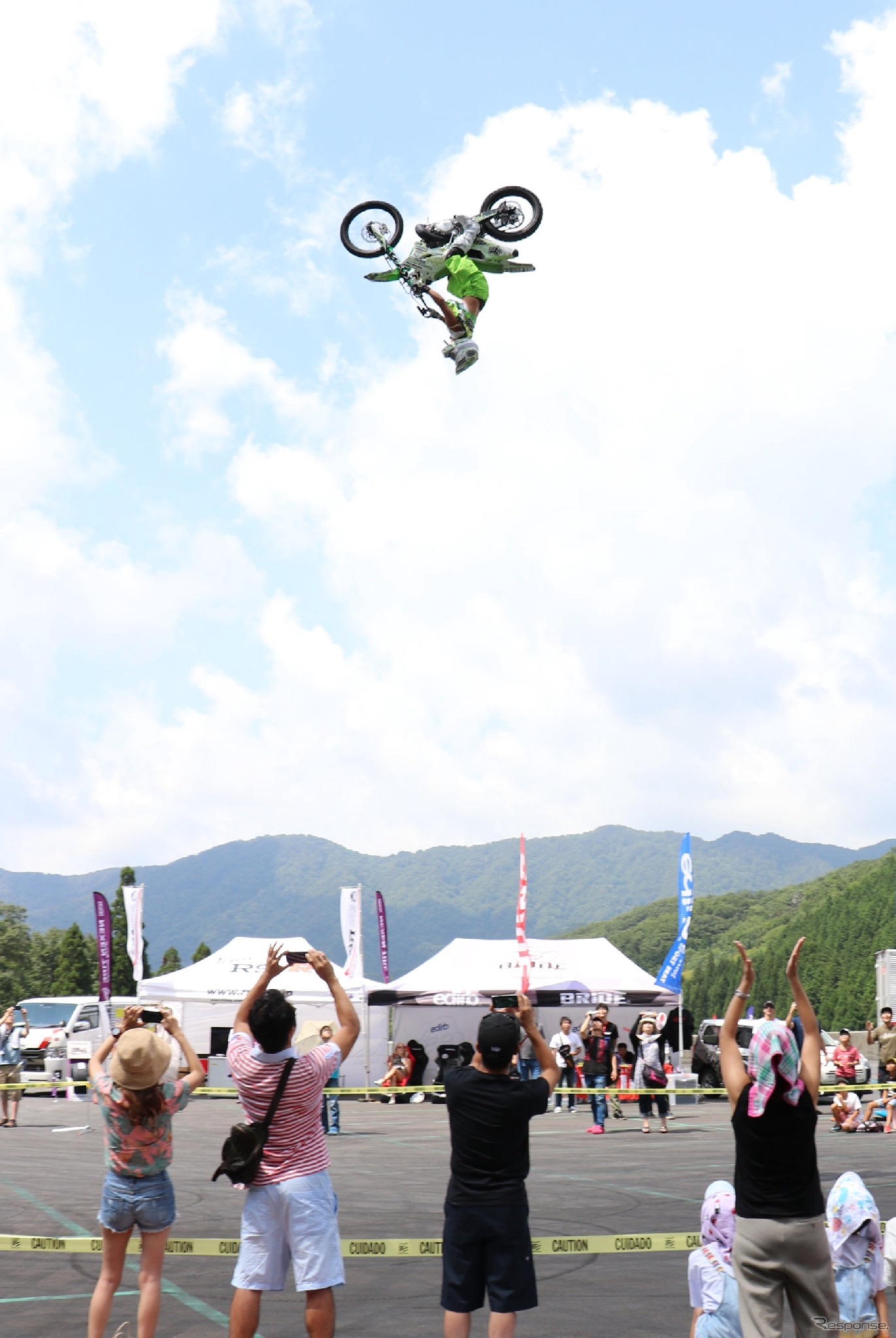 FMX（フリースタイルモトクロス）バイクパフォーマンス