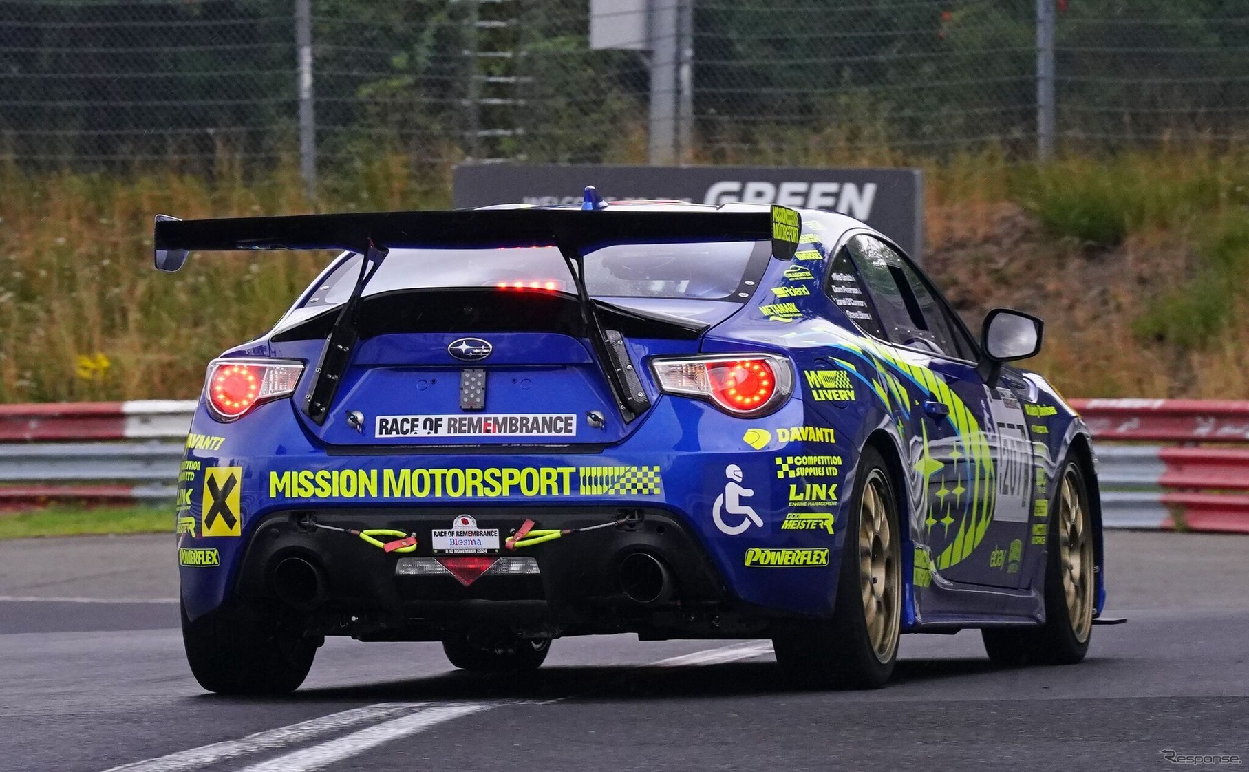 スバルBRZを特別改造し車椅子利用者の独ニュルブルクリンク走行を実現