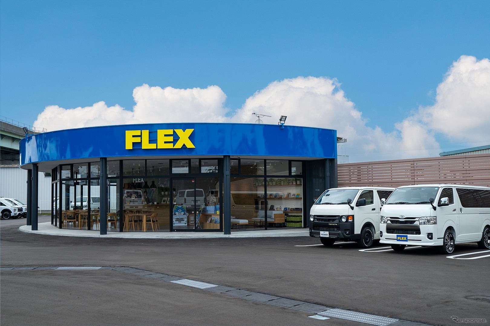 ハイエース専門店FLEX仙台店がリニューアルオープン