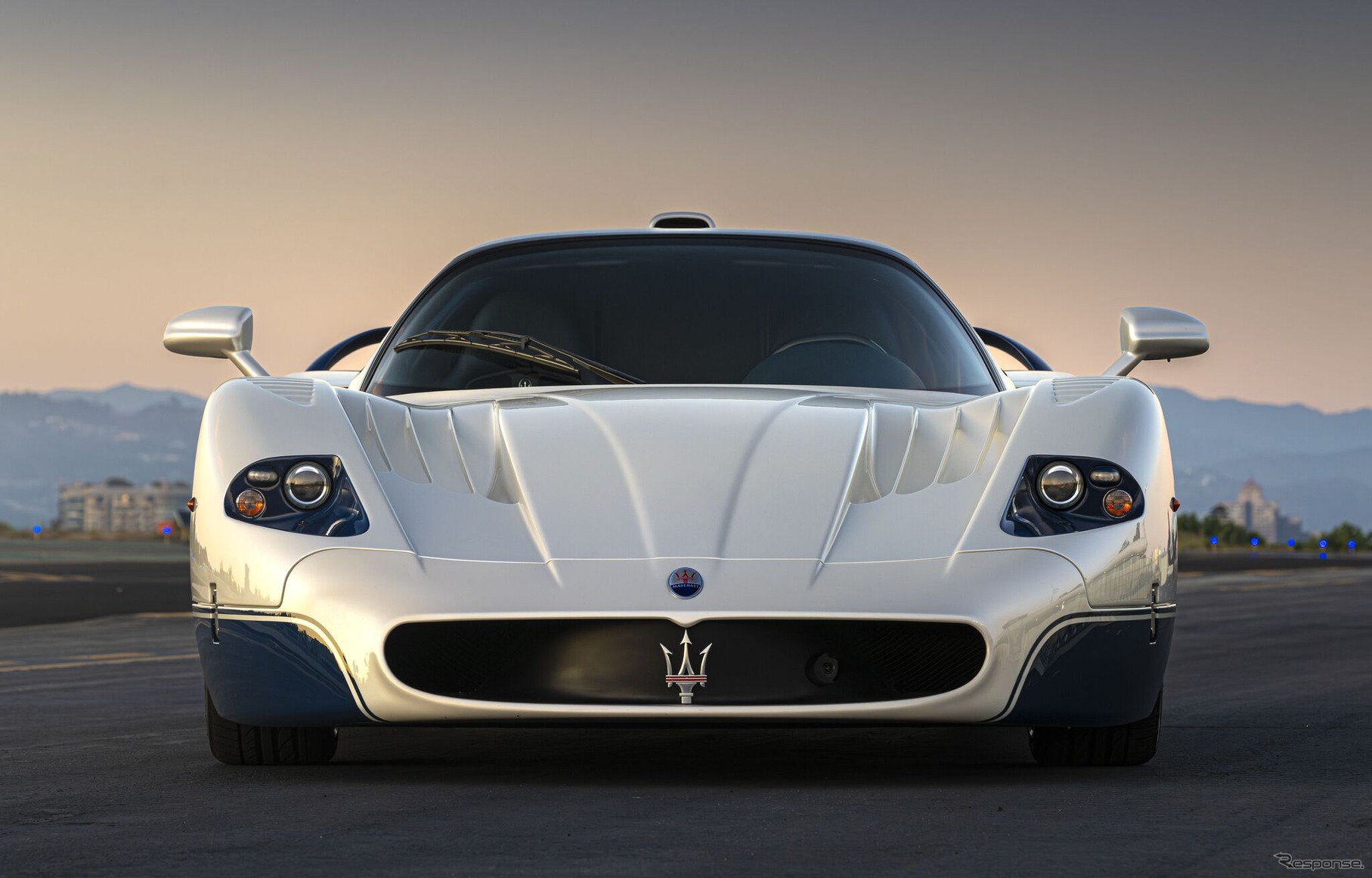 マセラティ『MC12ストラダーレ』