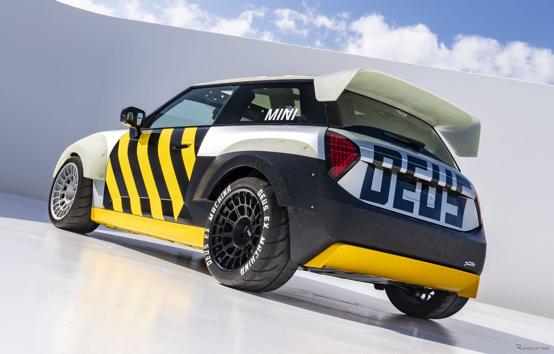 MINI JCW エレクトリック新型の「The Skeg」