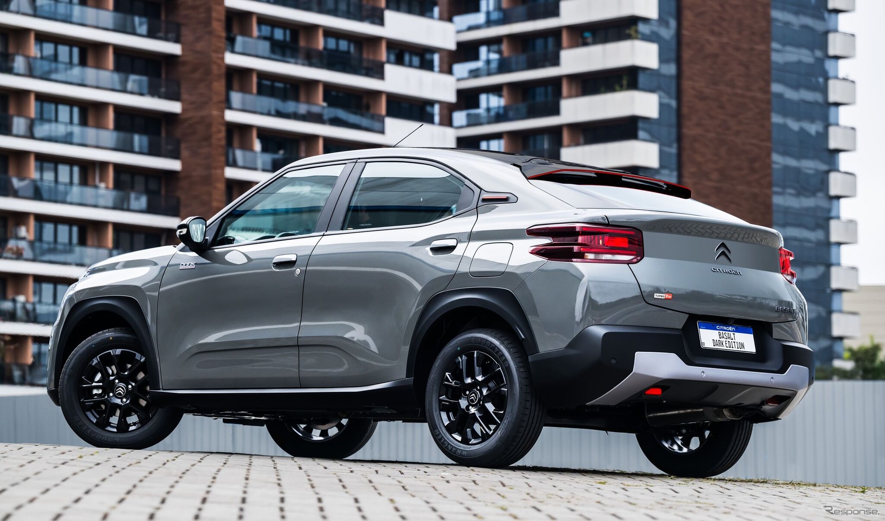 シトロエン・バサルトの「ダークエディション」