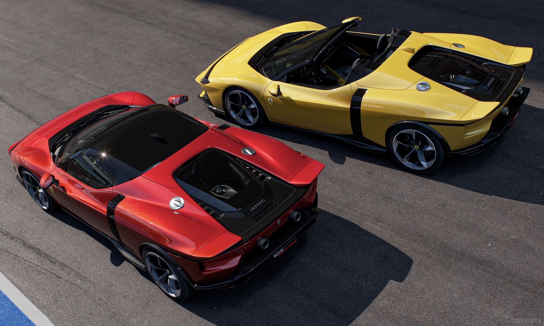 フェラーリ 849テスタロッサ・スパイダー（黄）とベルリネッタ（赤）