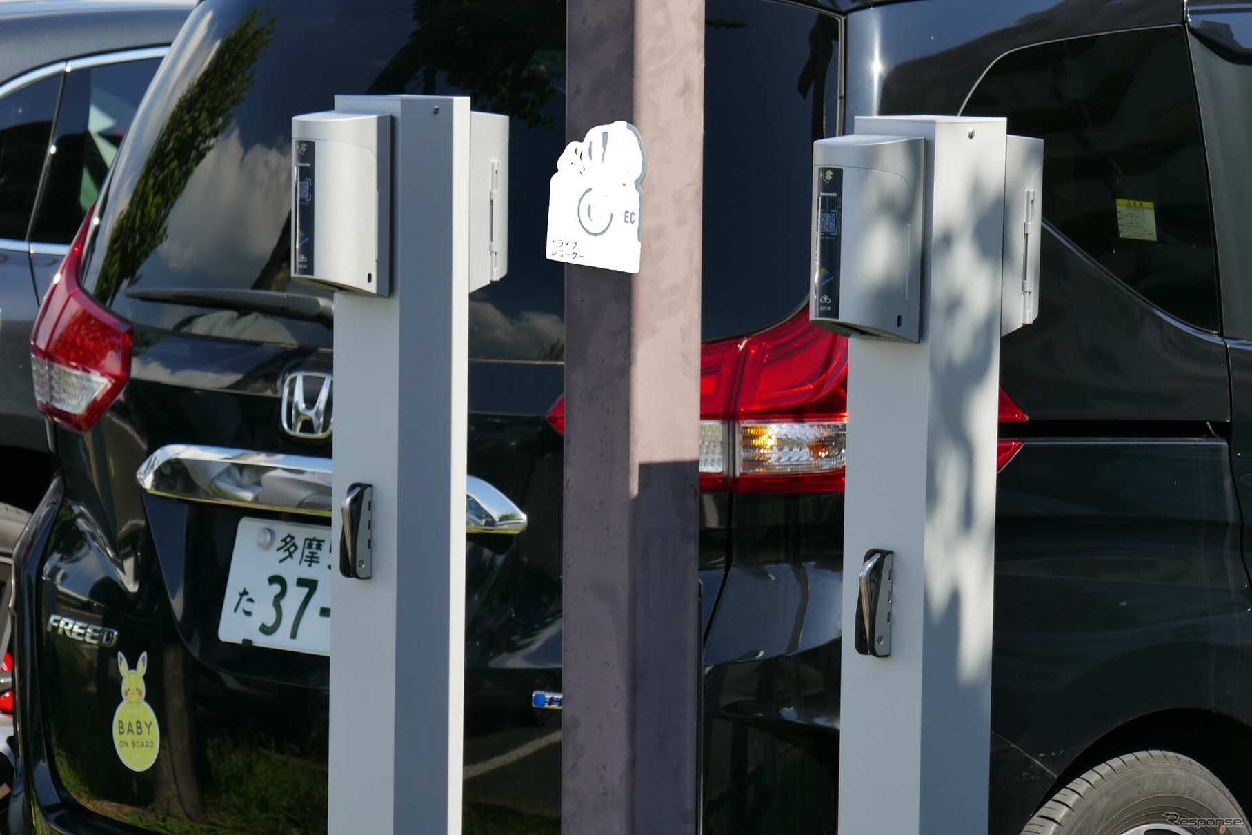 駐車枠すべてに設置された200V/3kWhの充電器