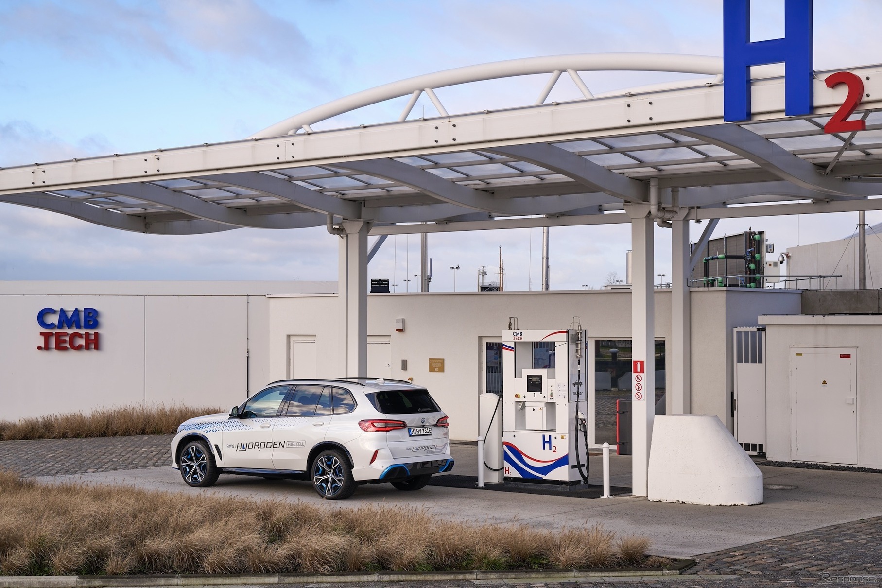 BMW iX5 Hydrogenと水素ステーション