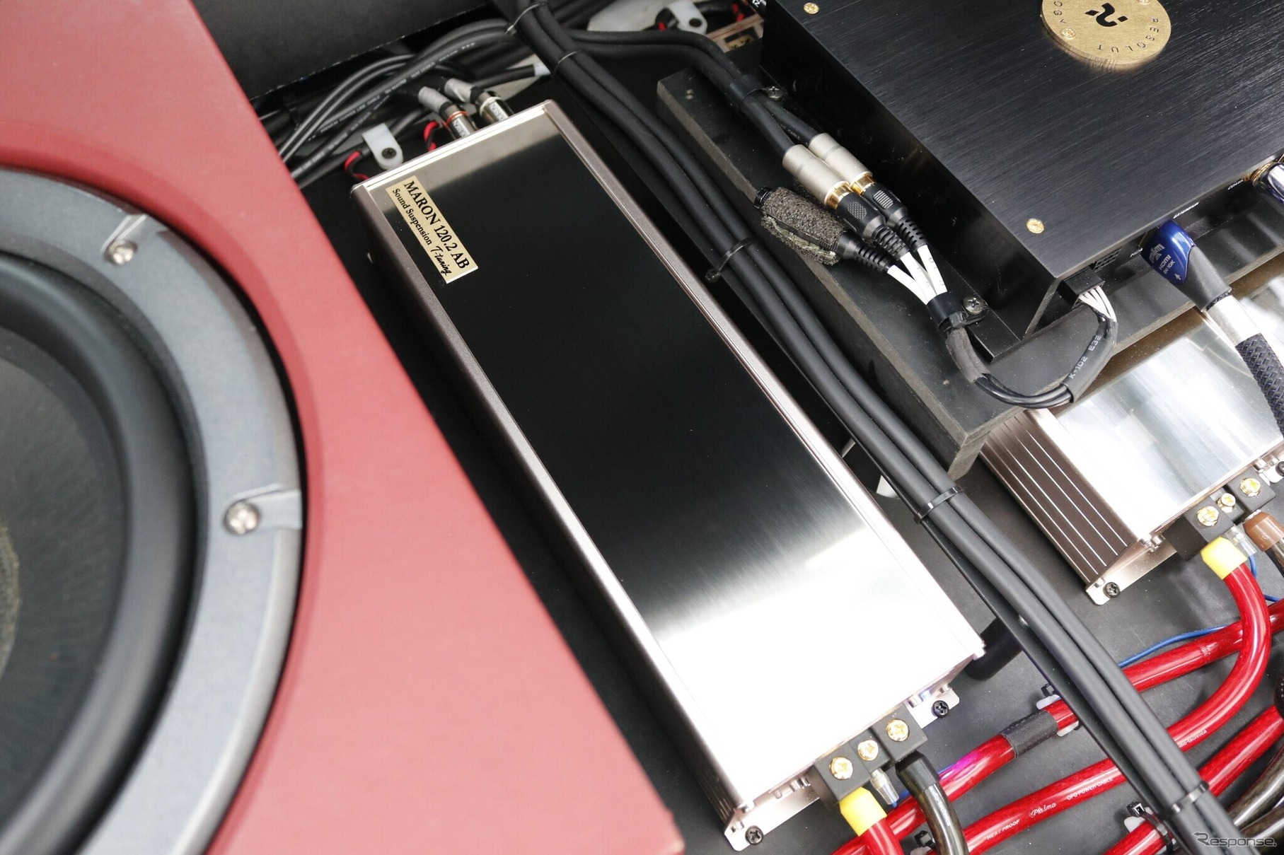 フロント3ウェイをマルチアンプシステムとする。パワーアンプにはサウンドサスペンションのMARON120.2を3台使う。