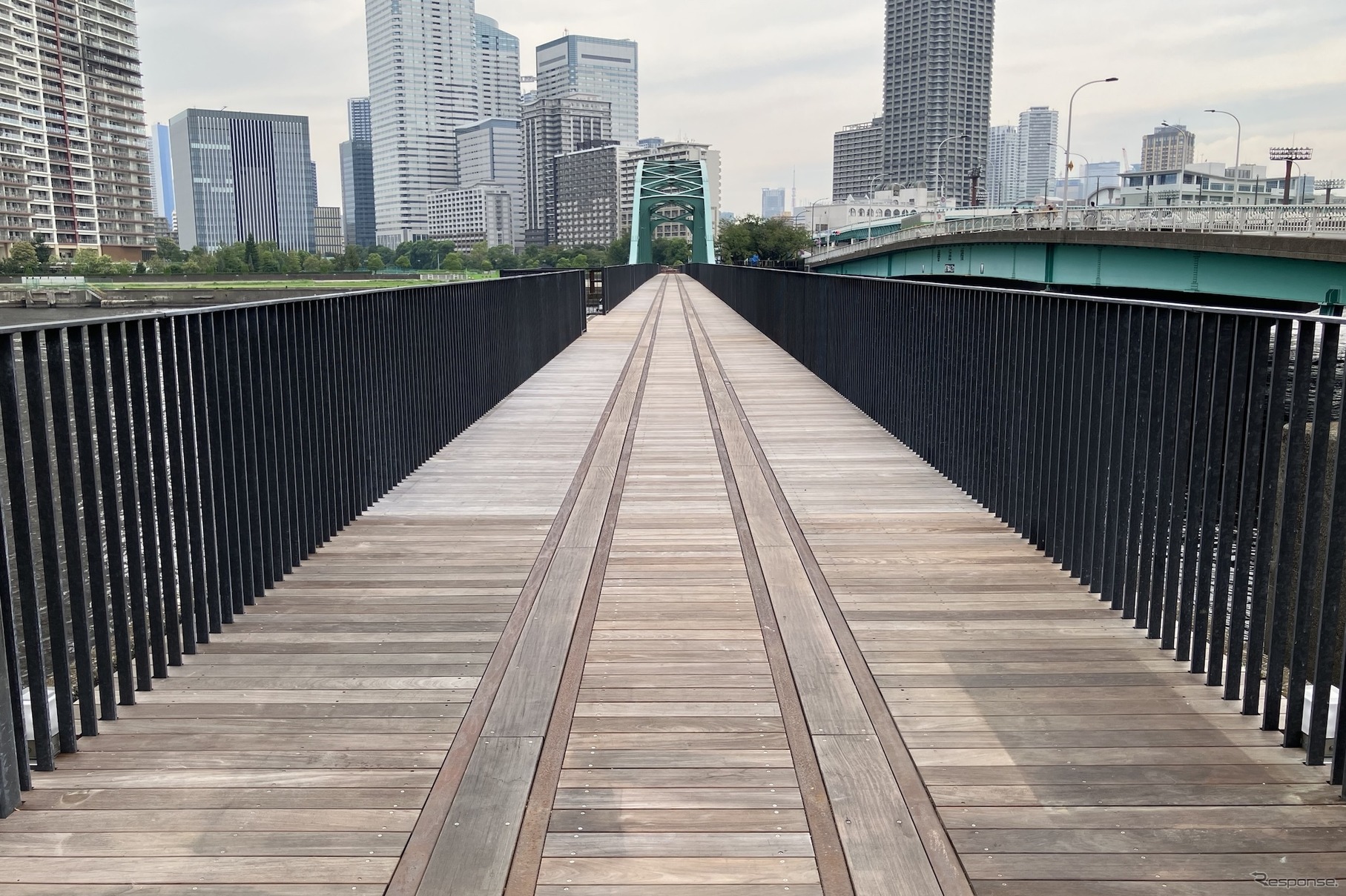 旧晴海鉄道橋（豊洲側から晴海側を望む）
