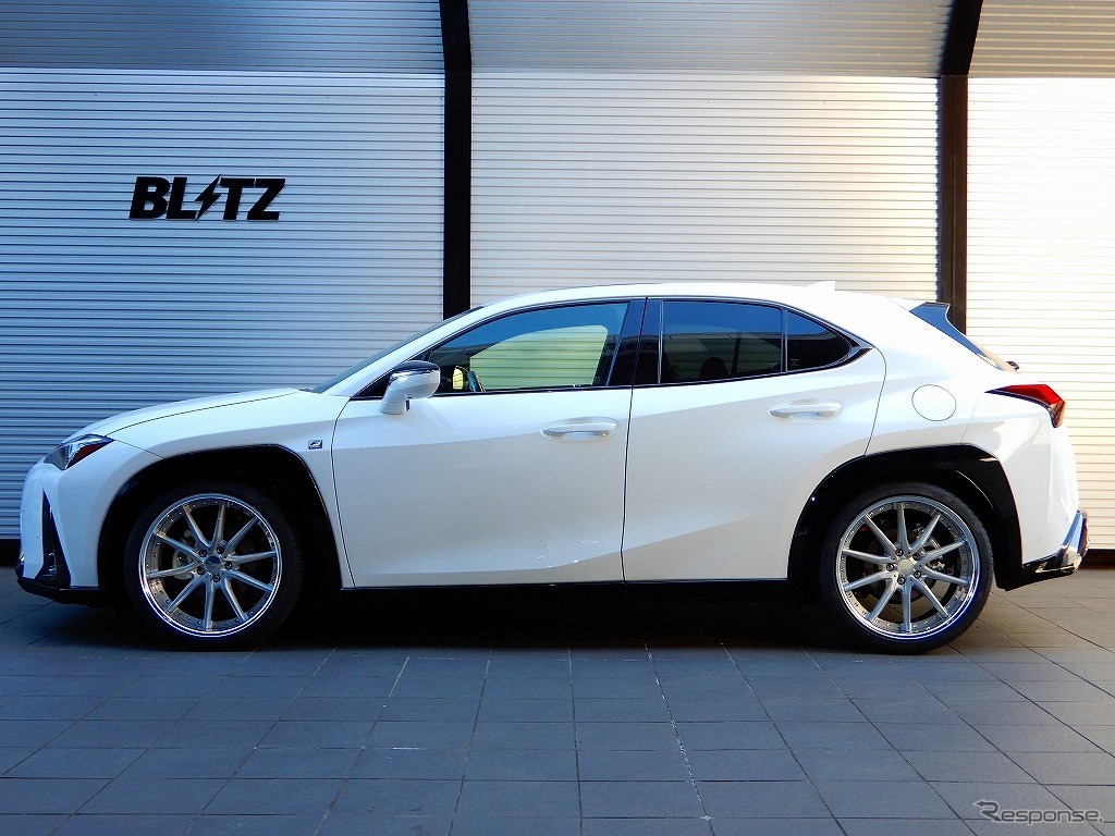 ブリッツ DAMPER ZZ-R　レクサス・UX装着例（基準車高：フロント 58mmダウン / リア 56mmダウン）
