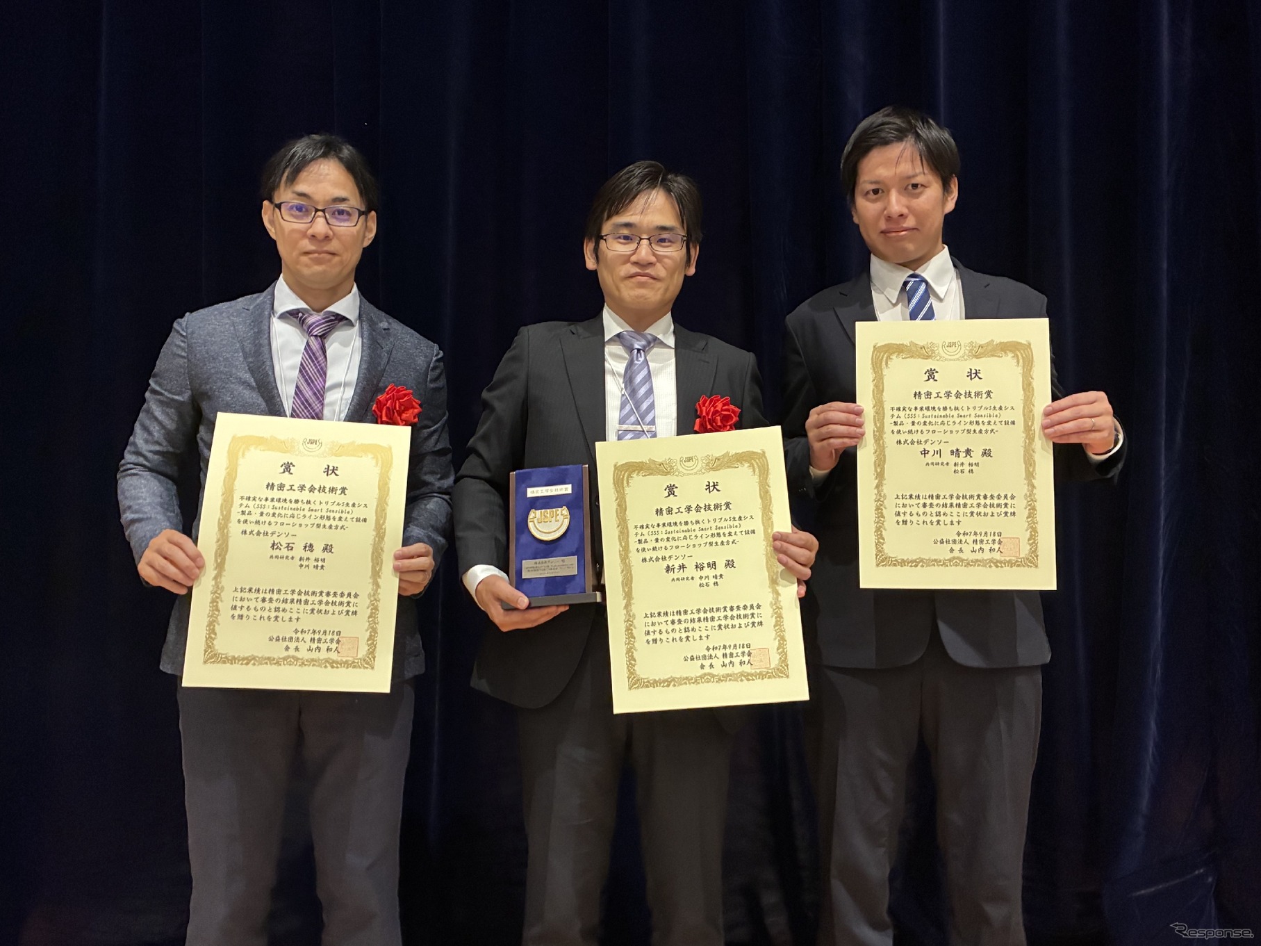 (左から）生産技術部　松石 穂、メカトロニクスシステム製造部　新井 裕明、中川 晴貴の各氏