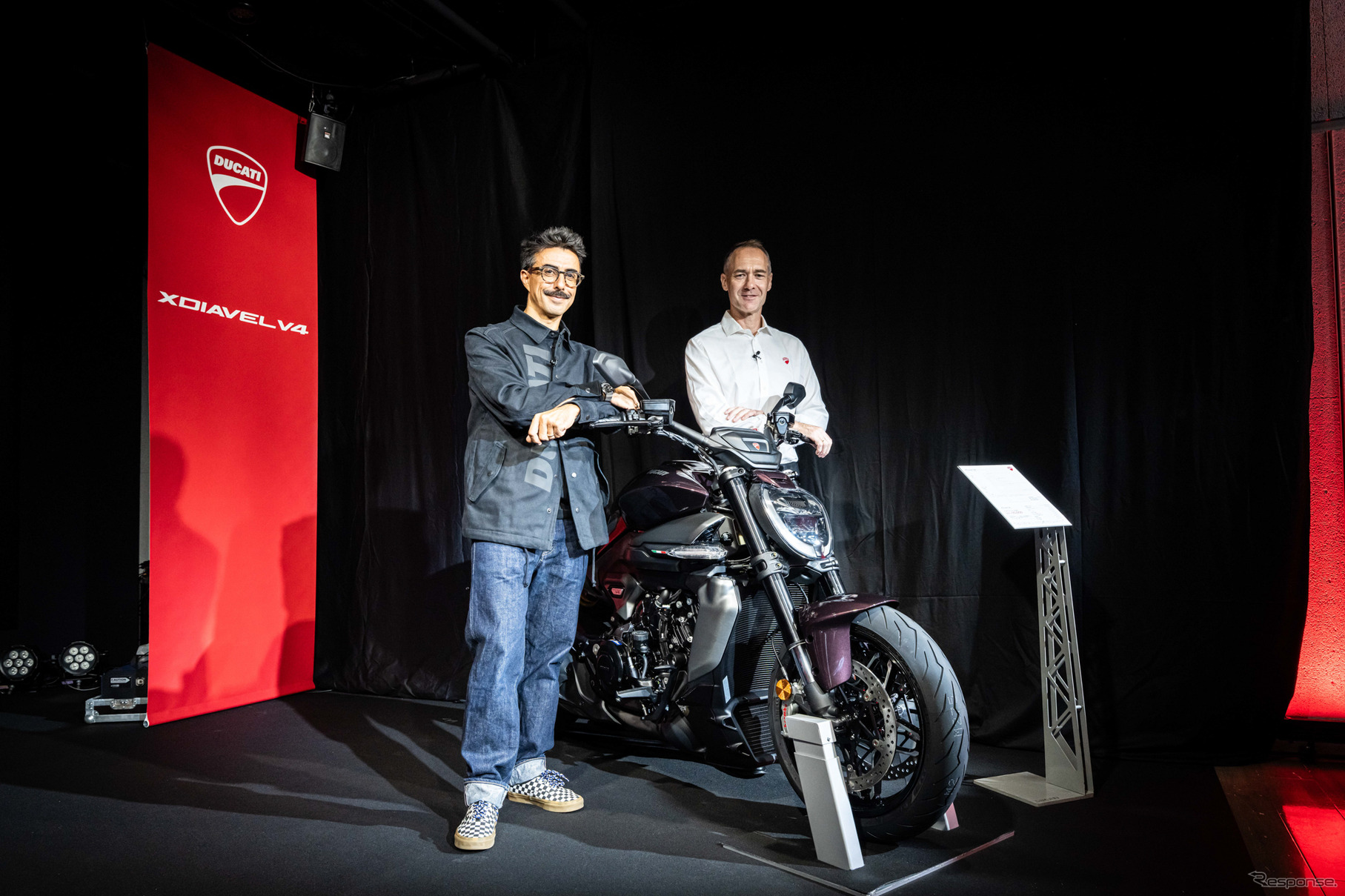 ドゥカティ プロダクトスポンサーのロッコ・カノーサ氏（左）とドゥカティジャパンのマッツ・リンドストレームCEO（右）