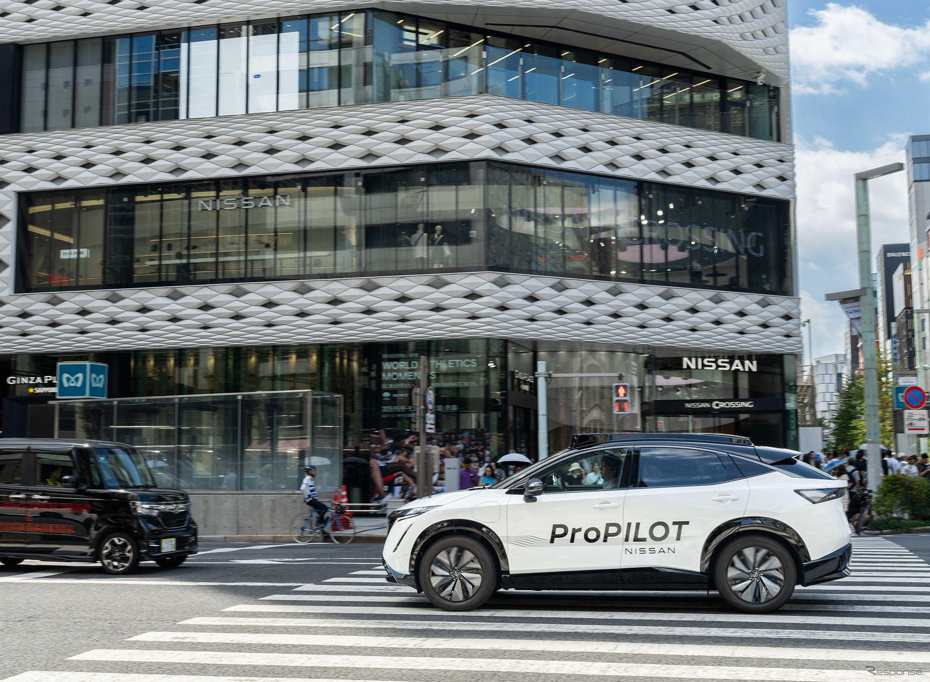 AI技術を搭載した次世代プロパイロットで、東京銀座の一般道路を手離し運転する日産アリア