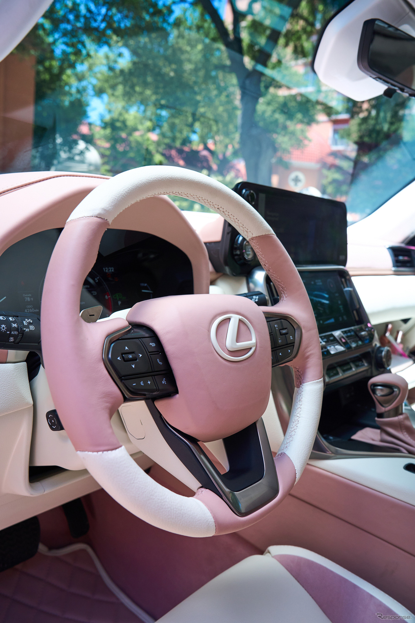 レクサス『LX』をベースに美容とファッションに特化したコンセプトカー「グラム LX」