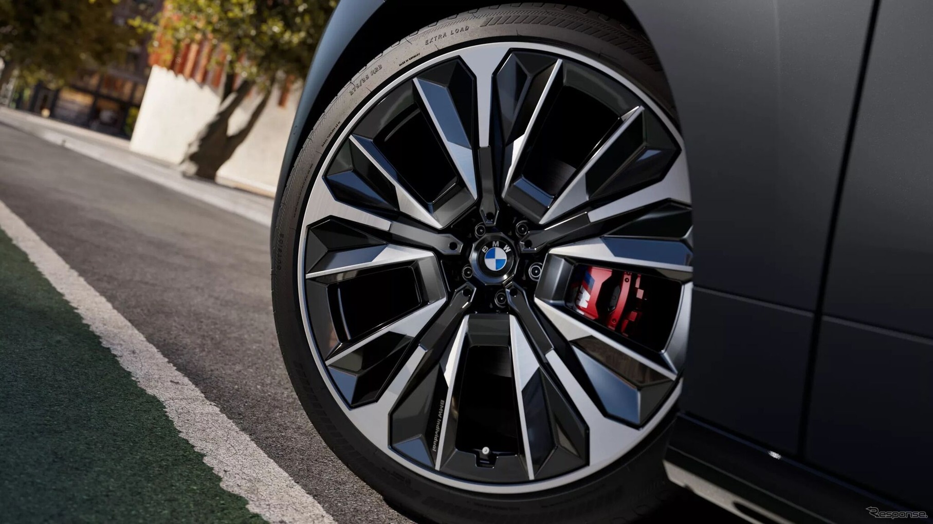 BMW iX M70 xDrive The First Edition