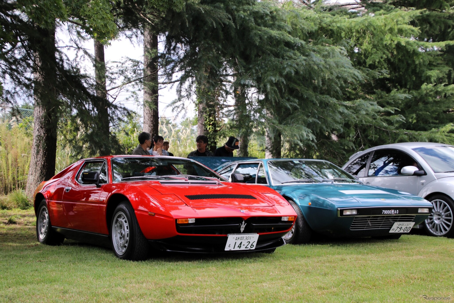 マセラティ メラク(左)とディノ208GT4