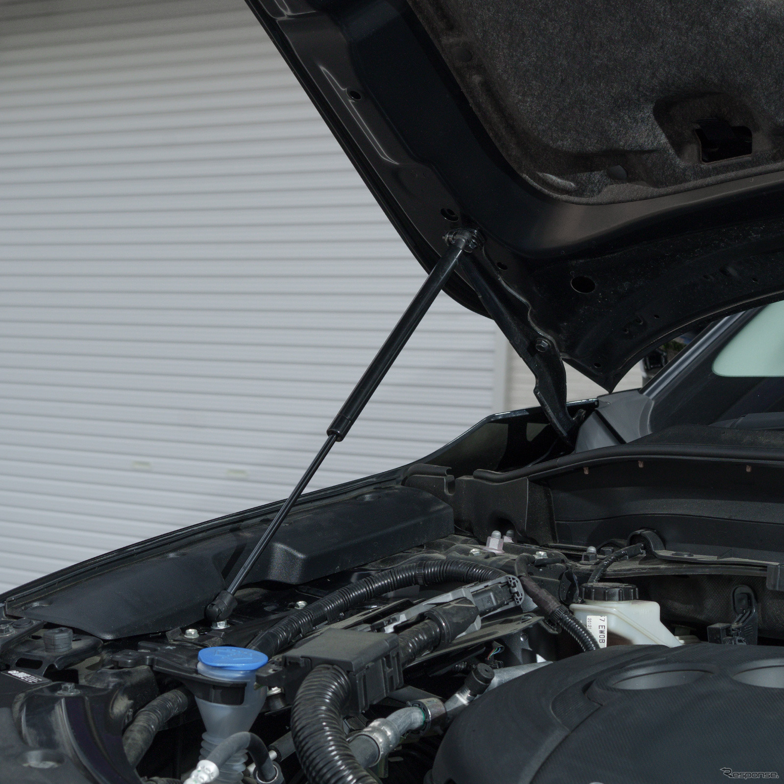 クラフトワークスのマツダ『CX-5/CX-8』専用「ボンネットダンパー」
