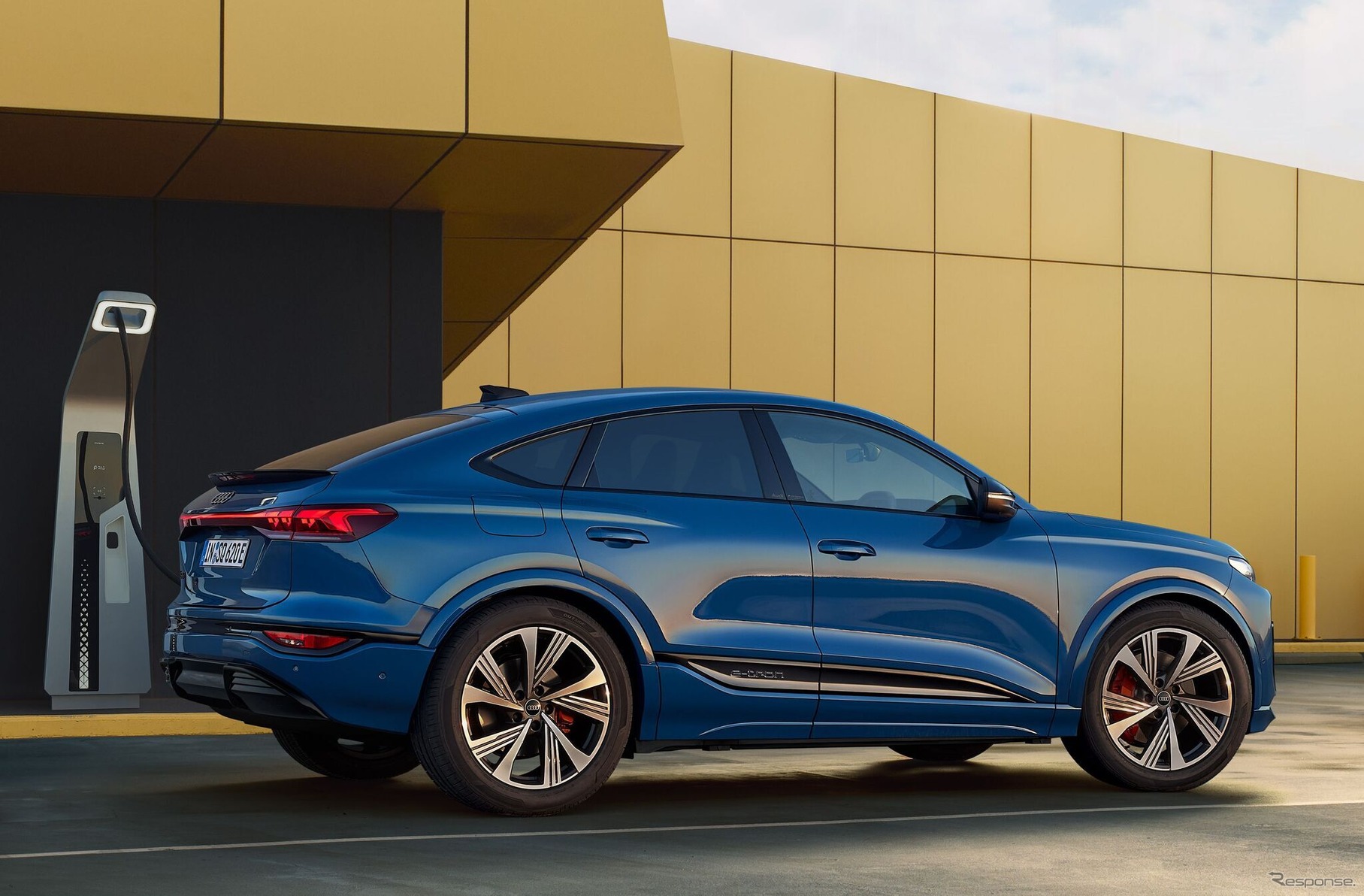 アウディSQ6 スポーツバック e-tron