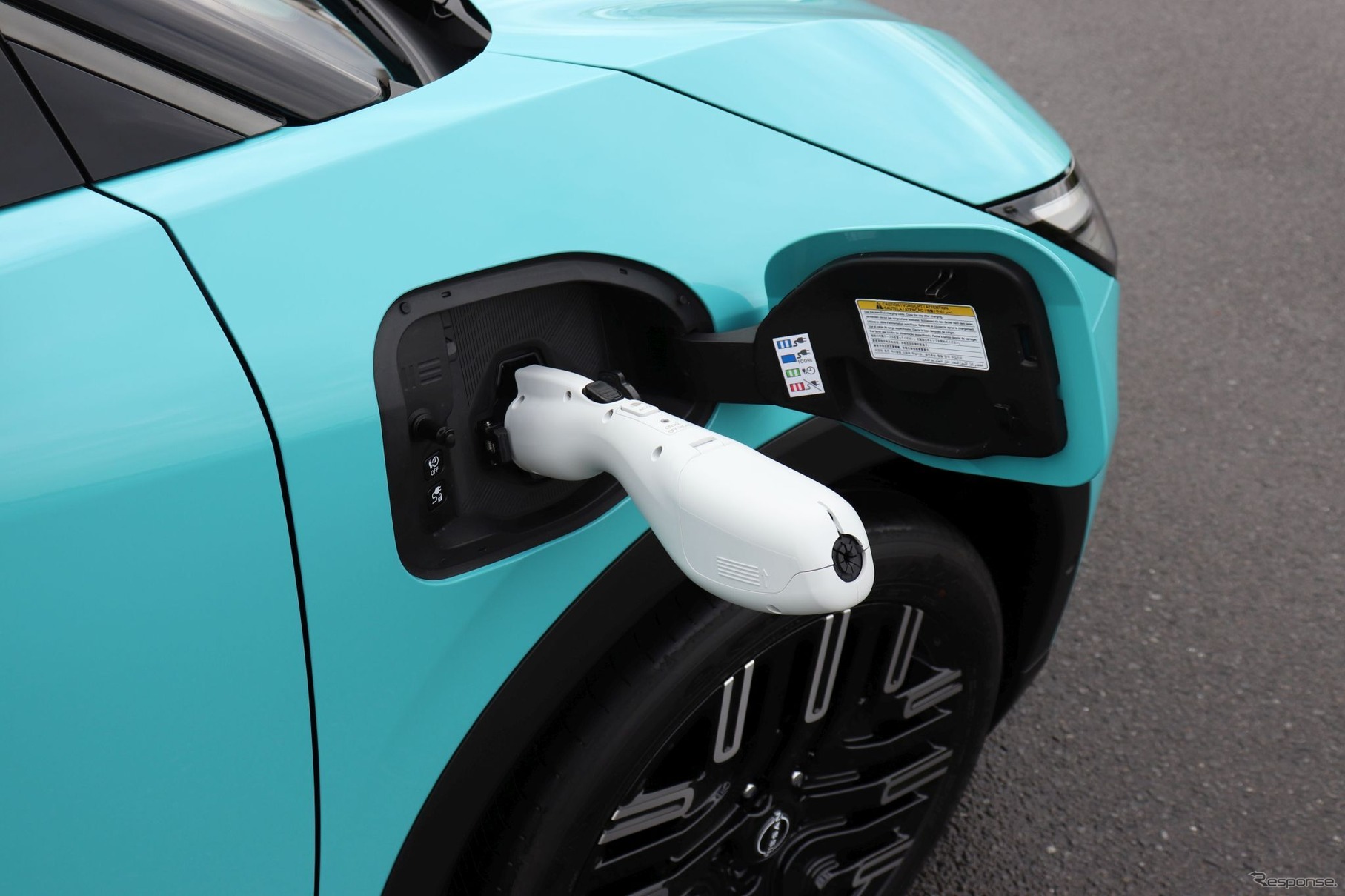 車室内のACコンセントとは別系統で1500WとれるV2L