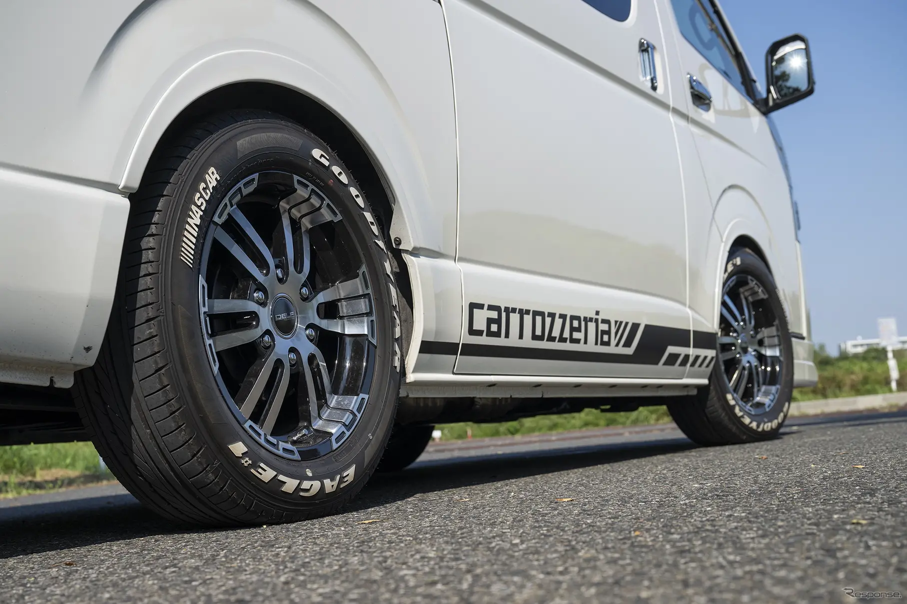 carrozzeriaデモカーのハイエース