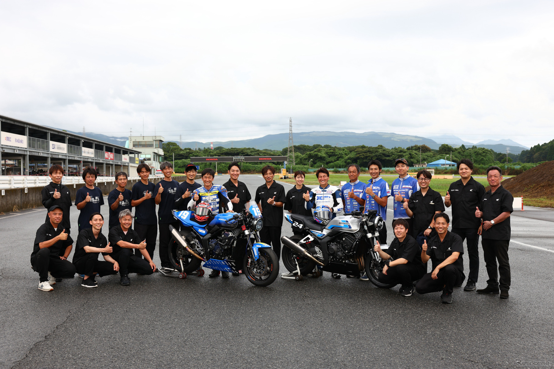「鉄馬レース」に参戦したホンダ『CB1000F Concept』とエンジニアチーム