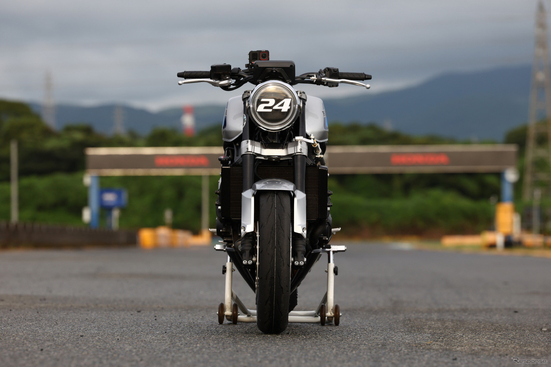 「鉄馬レース」に参戦したホンダ『CB1000F Concept』