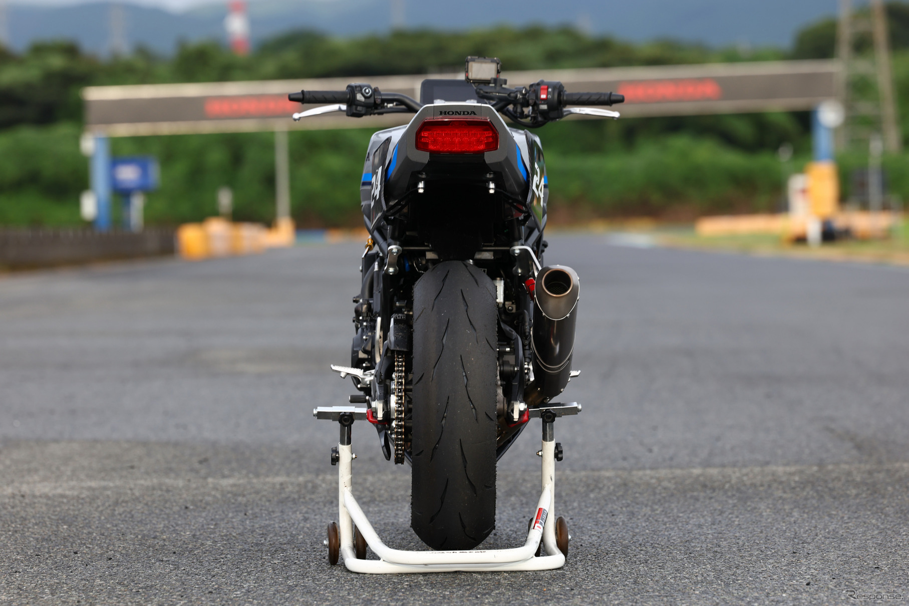 「鉄馬レース」に参戦したホンダ『CB1000F Concept』