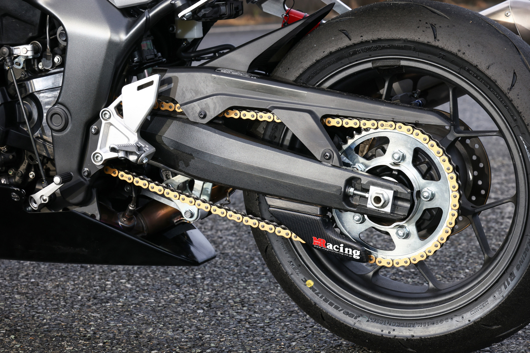 「鉄馬レース」に参戦したホンダ『CB1000F Concept』