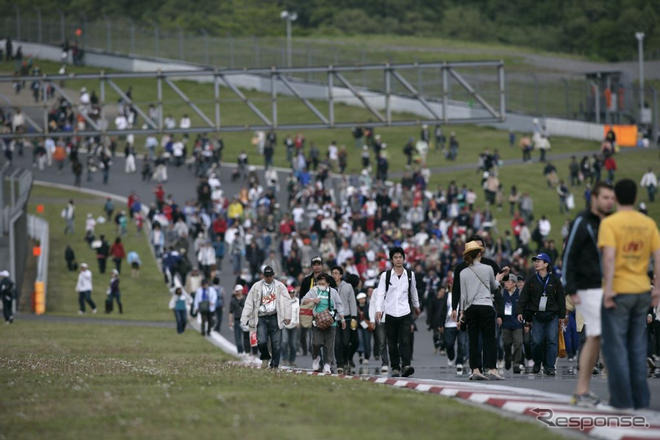 【SUPER GT 第7戦】イメージガール クレインズ、最後の大舞台に全力