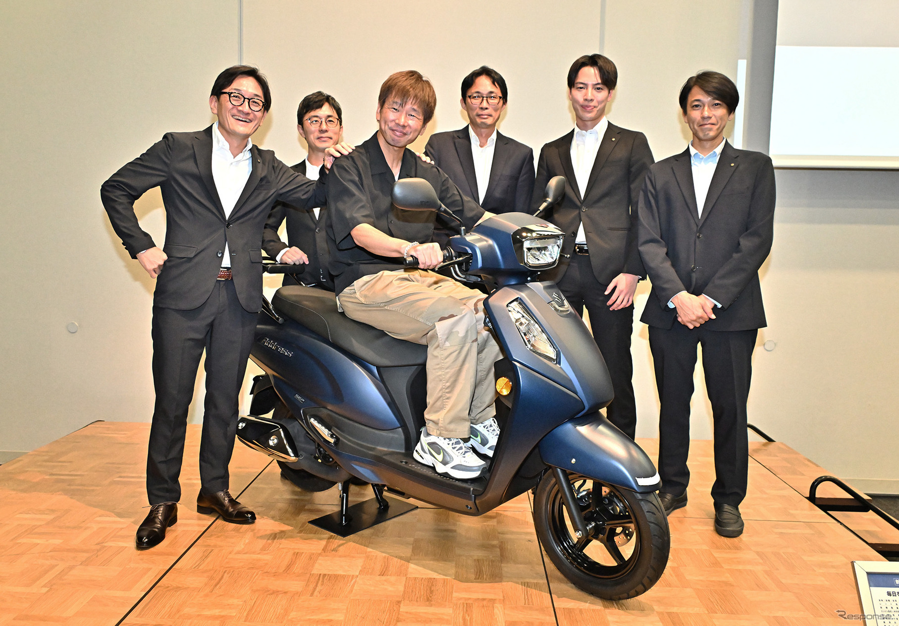 スズキ『アドレス125』旧型オーナーの筆者（青木タカオ、中央）が開発陣に新型のポイントをとことん聞いた