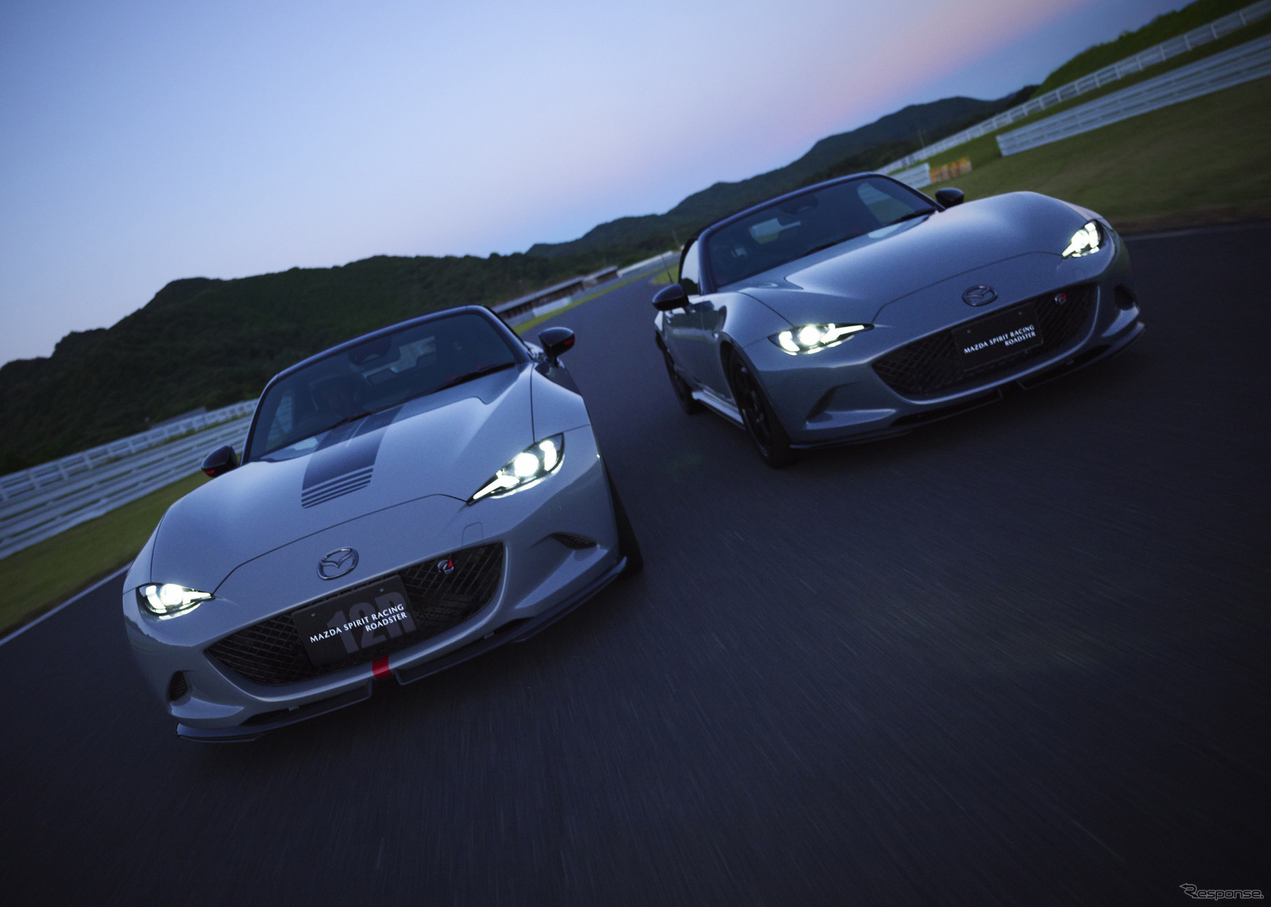 MAZDA SPIRIT RACING ROADSTER 12RとMAZDA SPIRIT RACING ROADSTER