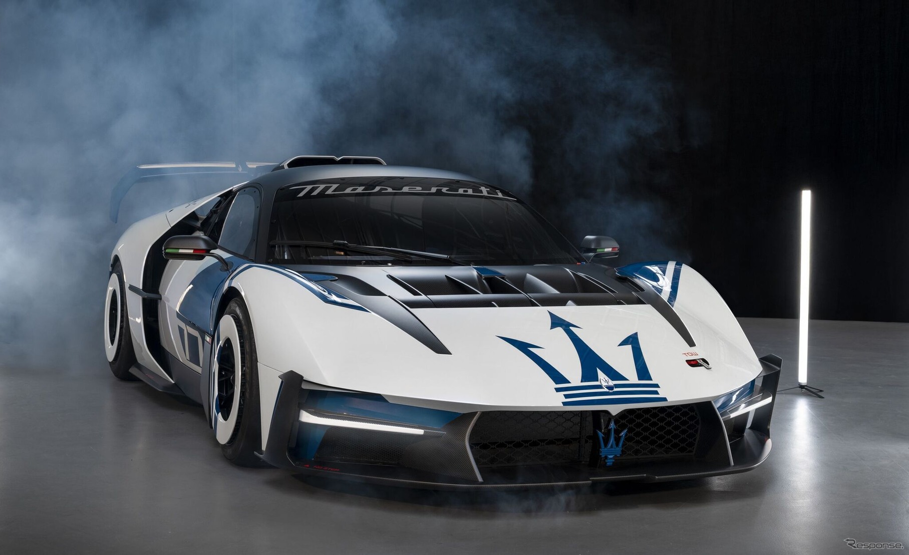 マセラティの限定生産のサーキット専用車『MCXtrema』の納車式