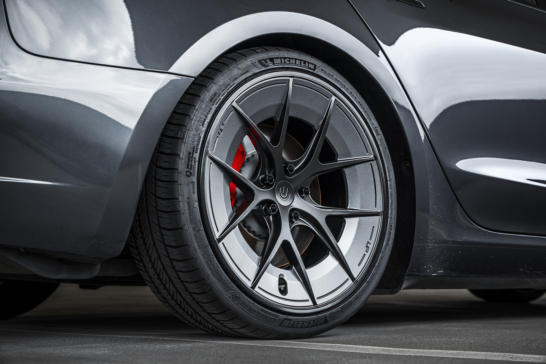 アンプラグド・パフォーマンスのロードウォリアーホイールの新サイズ、18×8.5インチ