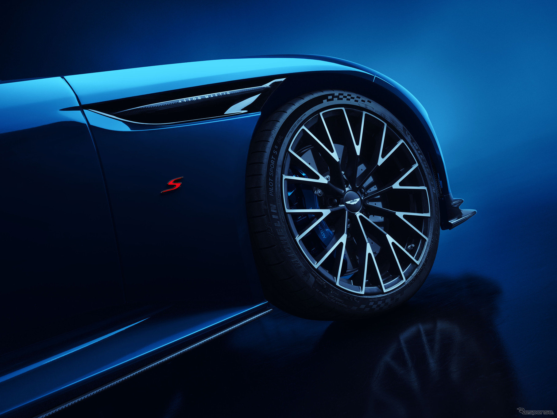 アストンマーティン DB12 S