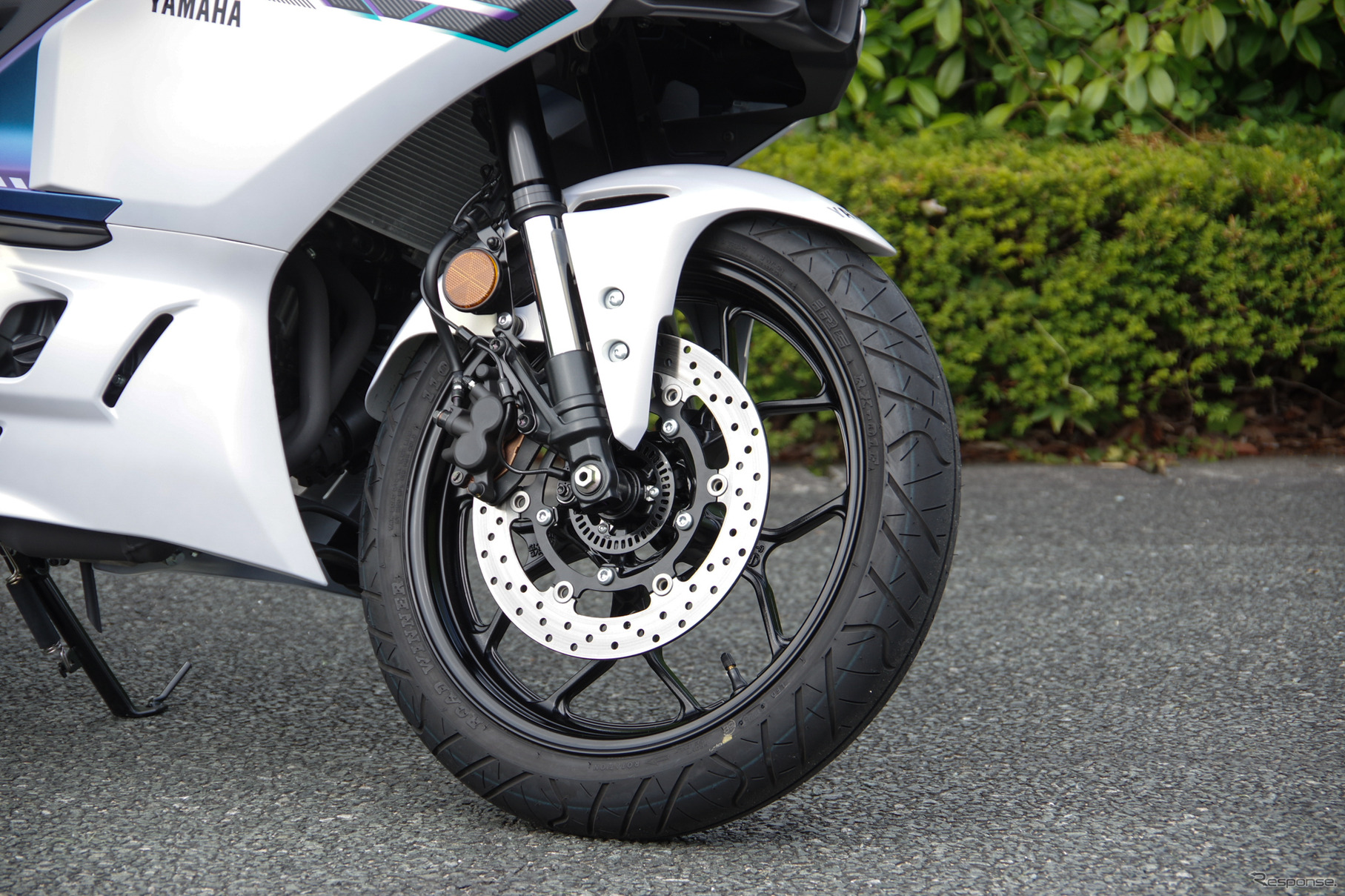 ヤマハ YZF-R25（マットパールホワイト）