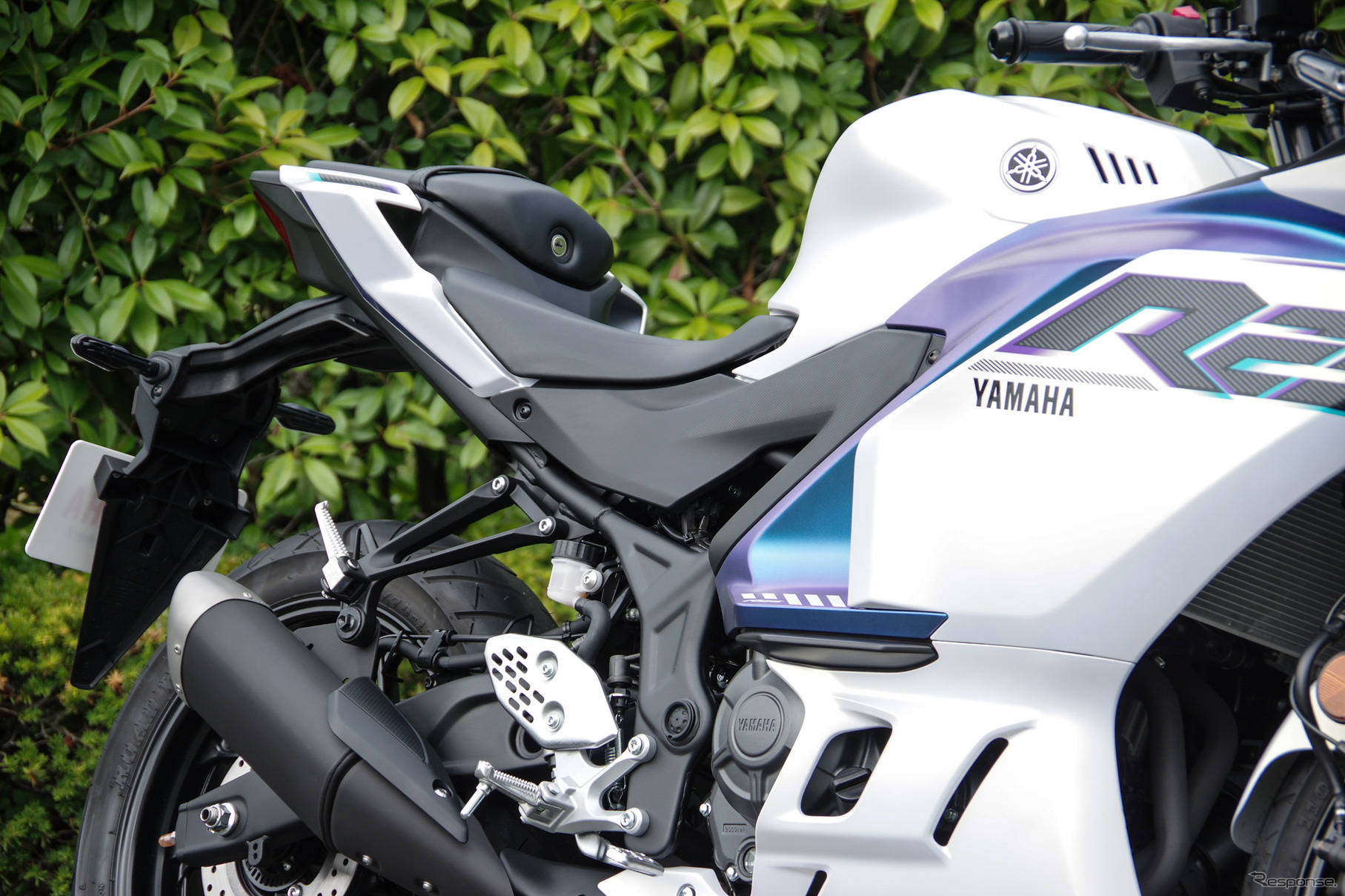 ヤマハ YZF-R25（マットパールホワイト）