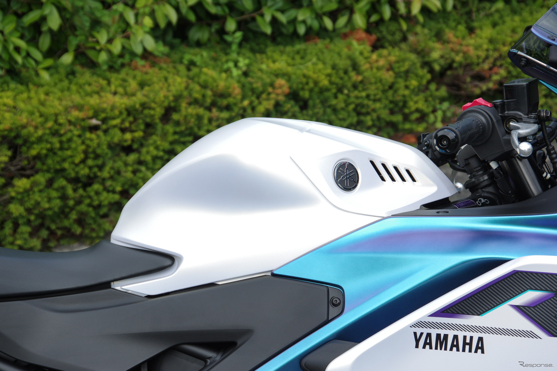 ヤマハ YZF-R25（マットパールホワイト）