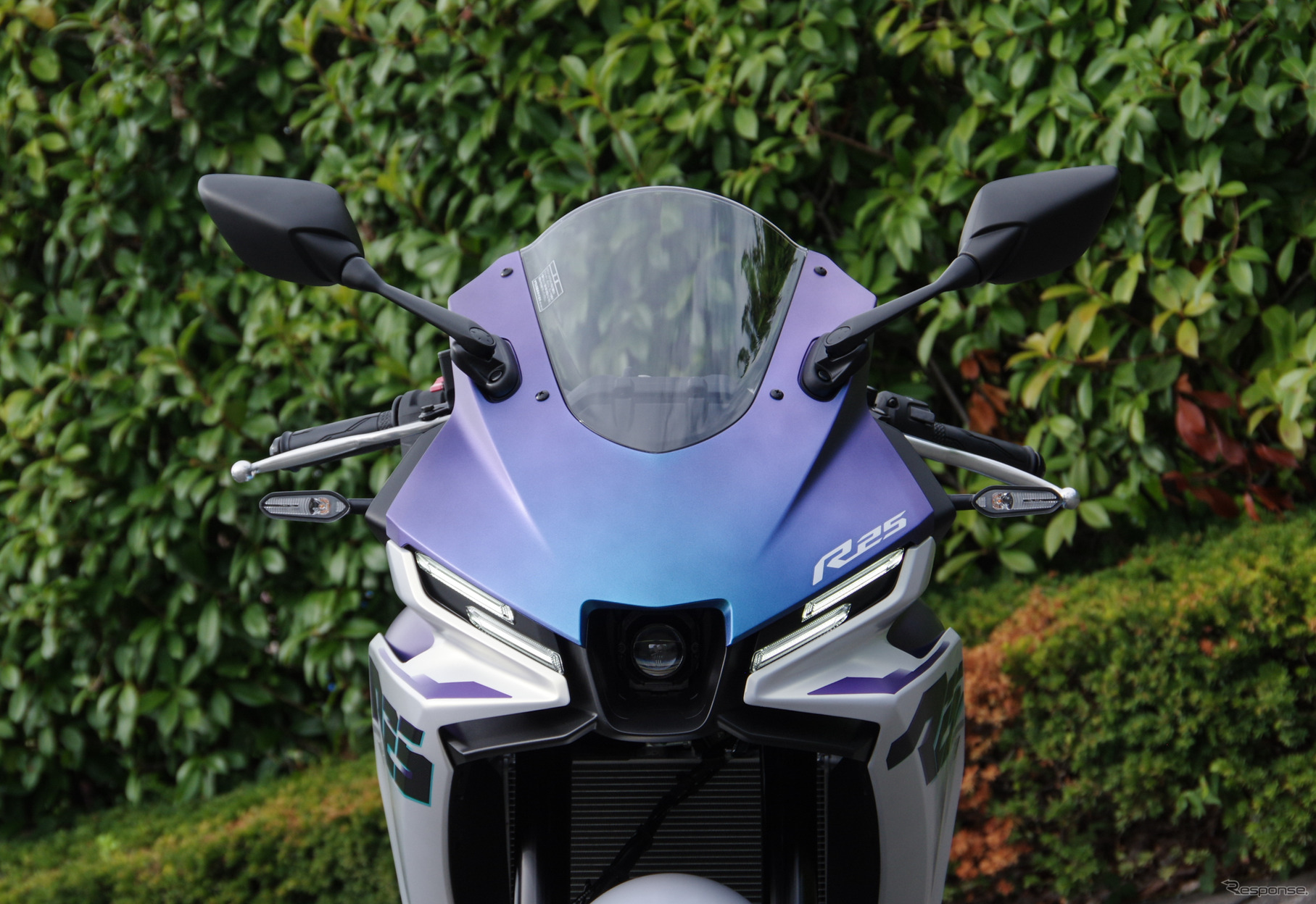 ヤマハ YZF-R25（マットパールホワイト）