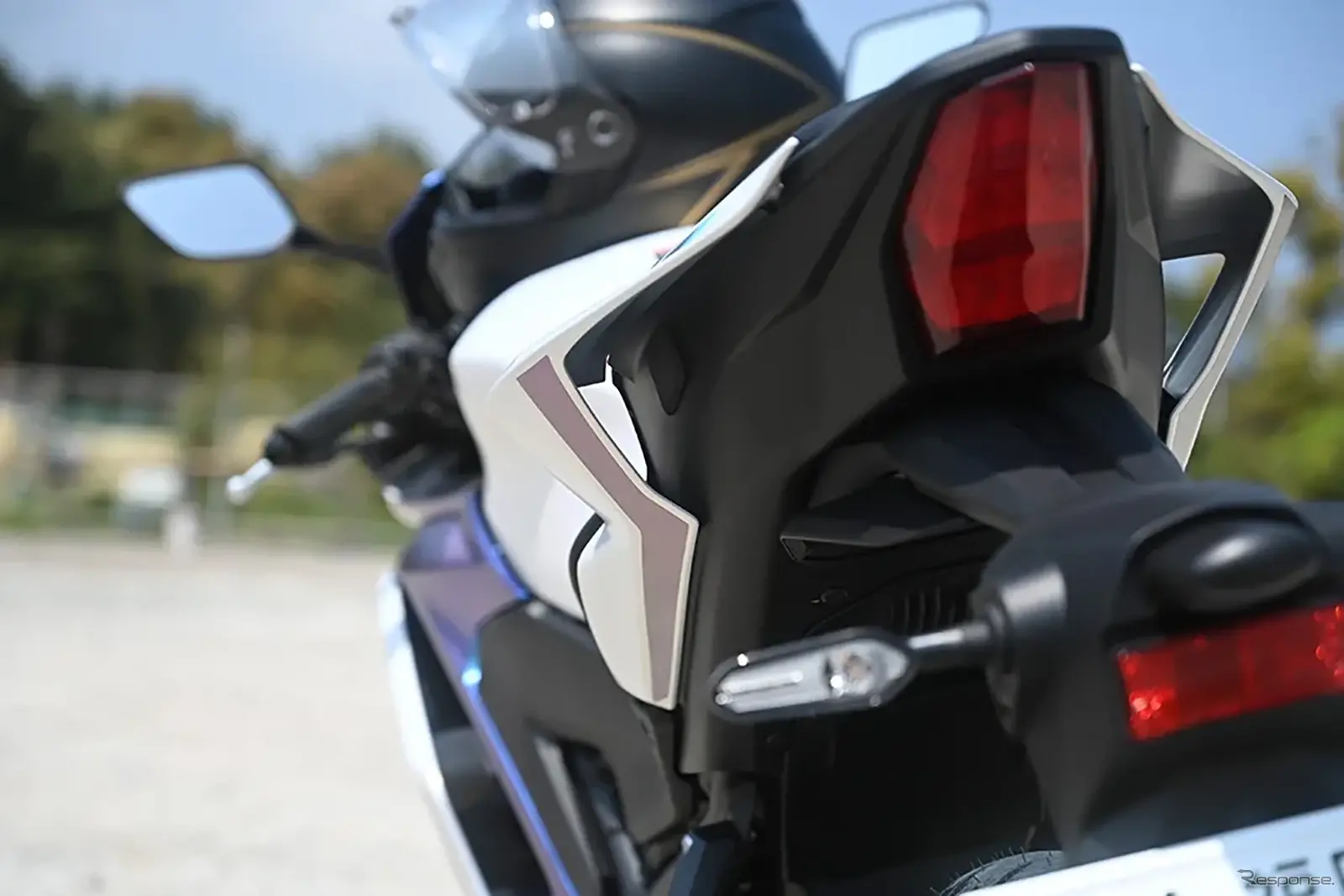 ヤマハ YZF-R25（マットパールホワイト）