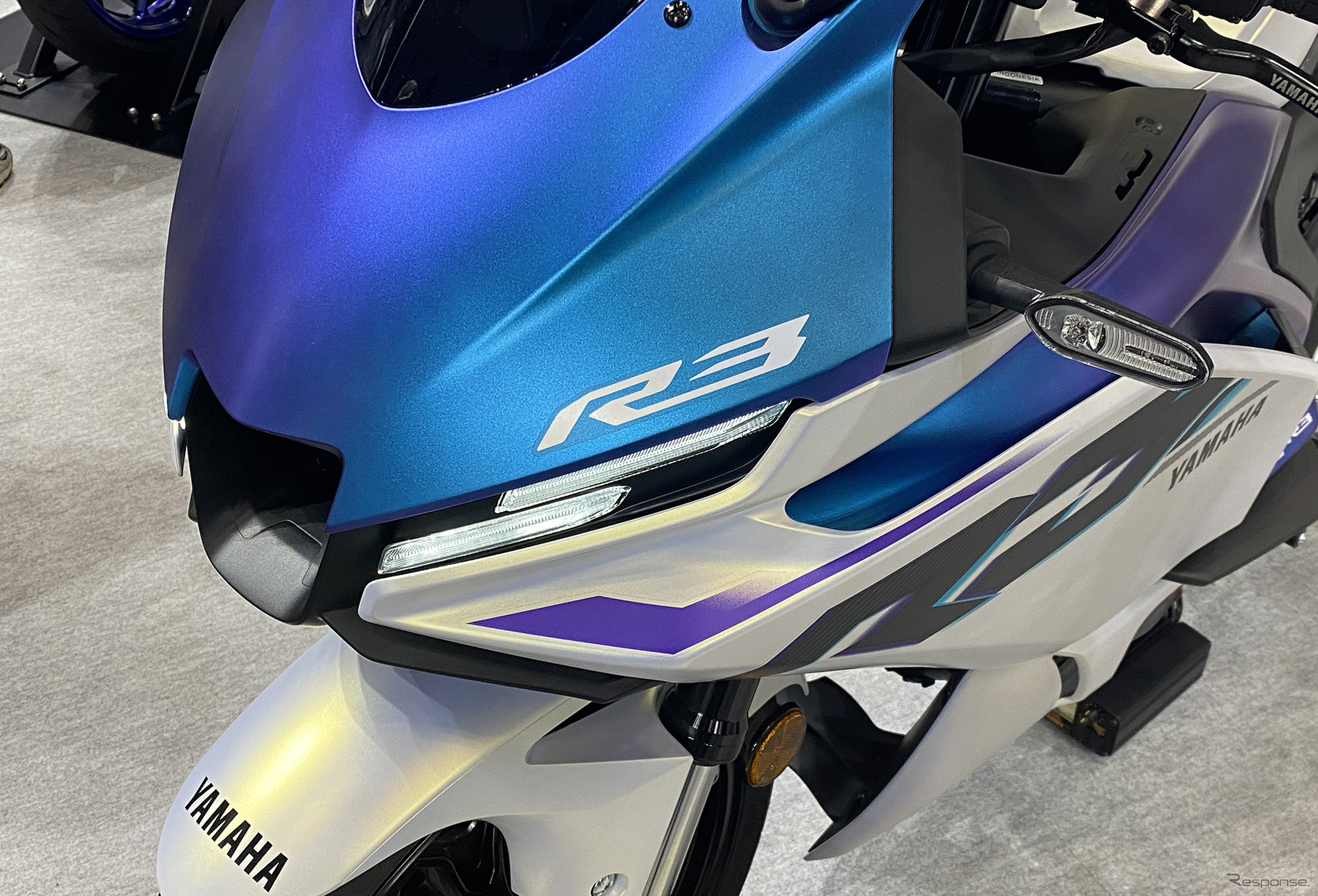 ヤマハ YZF-R25（マットパールホワイト）