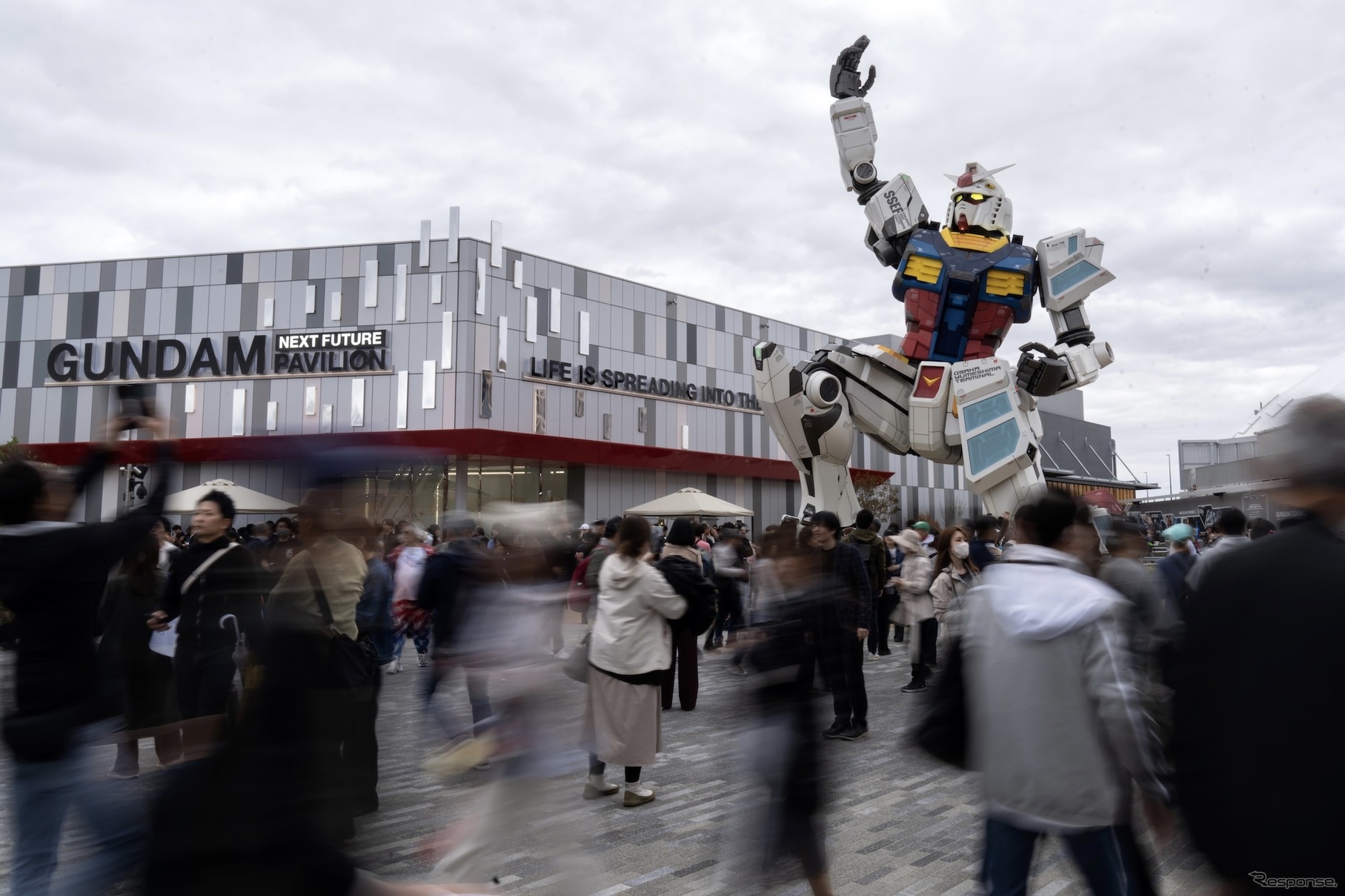 大阪・関西万博が閉幕、184日間で2500万人超が来場した（写真は初日）