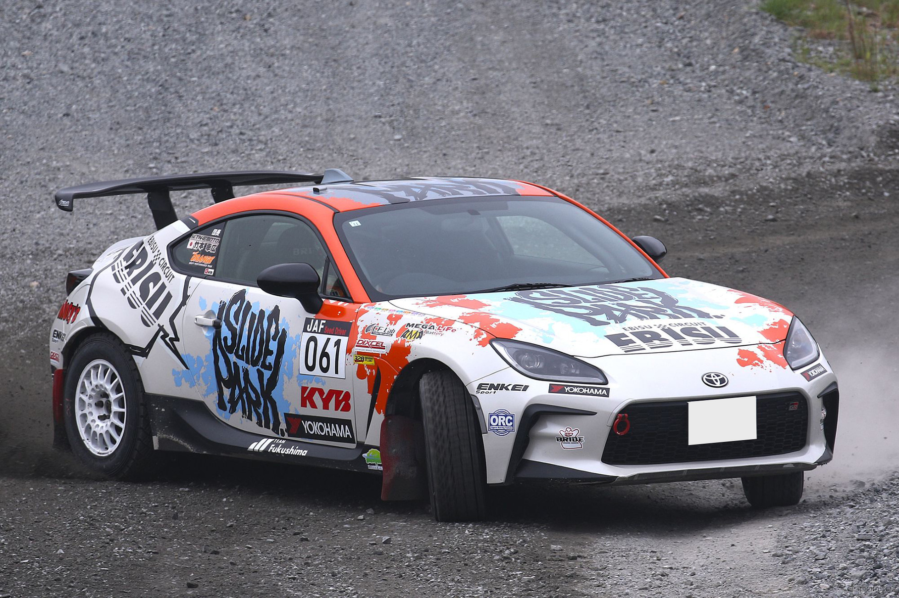 PN3クラスでシリーズチャンピオンを獲得した竹本幸広選手の『YH・KYB・スラパ・GR86』
