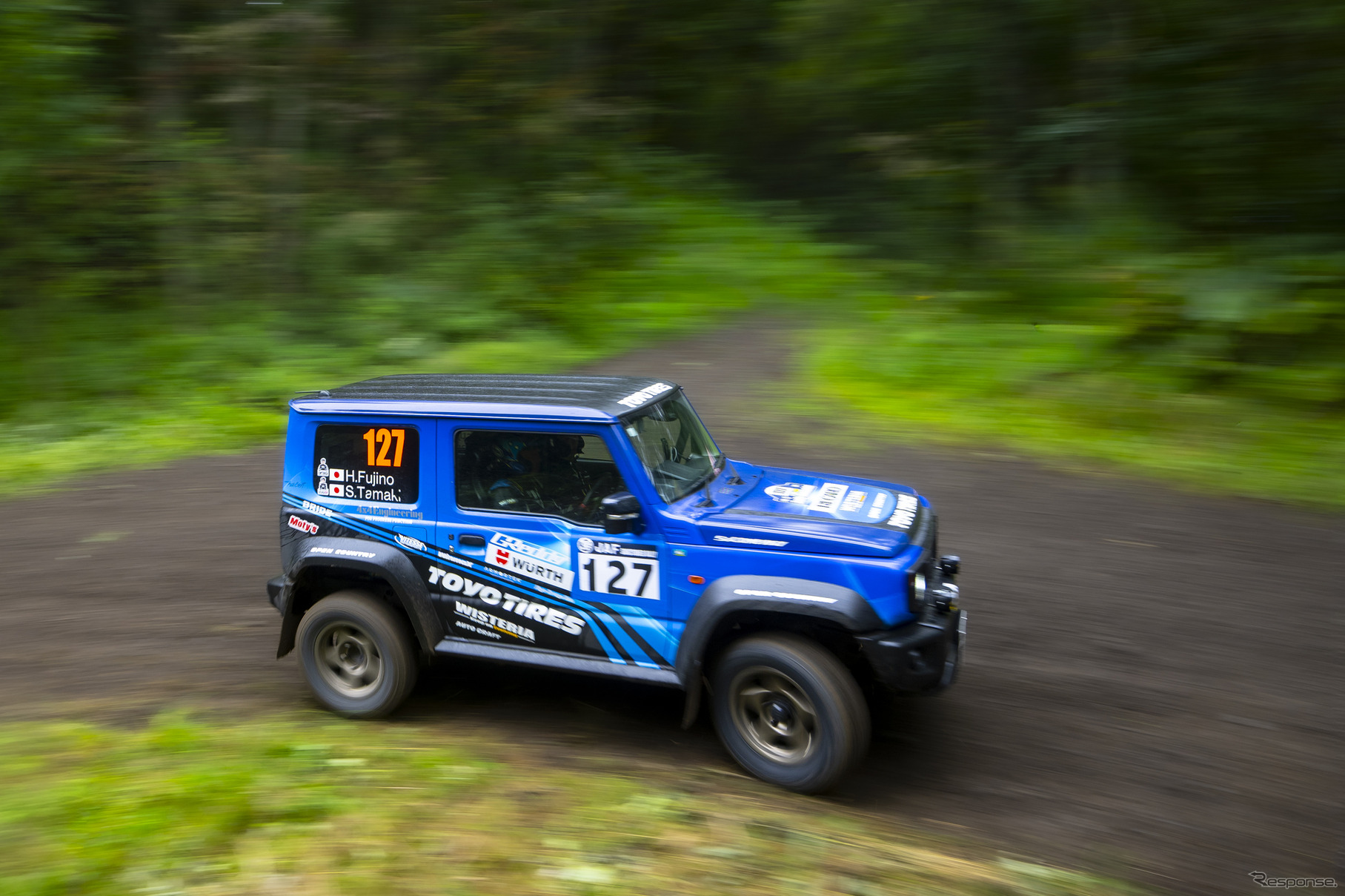 XC-3クラス年間シリーズチャンピオンを獲得した「WISTERIA with TOYO TIRES」チームのスズキ『ジムニーシエラ』