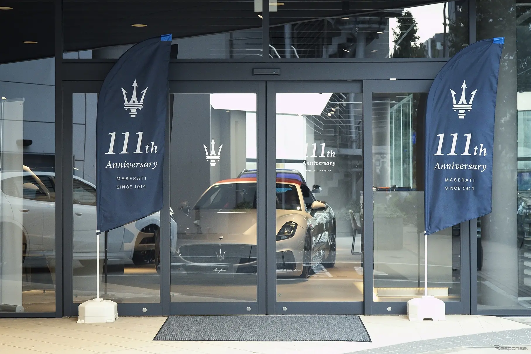 マセラティ111周年記念店舗ディスプレイ