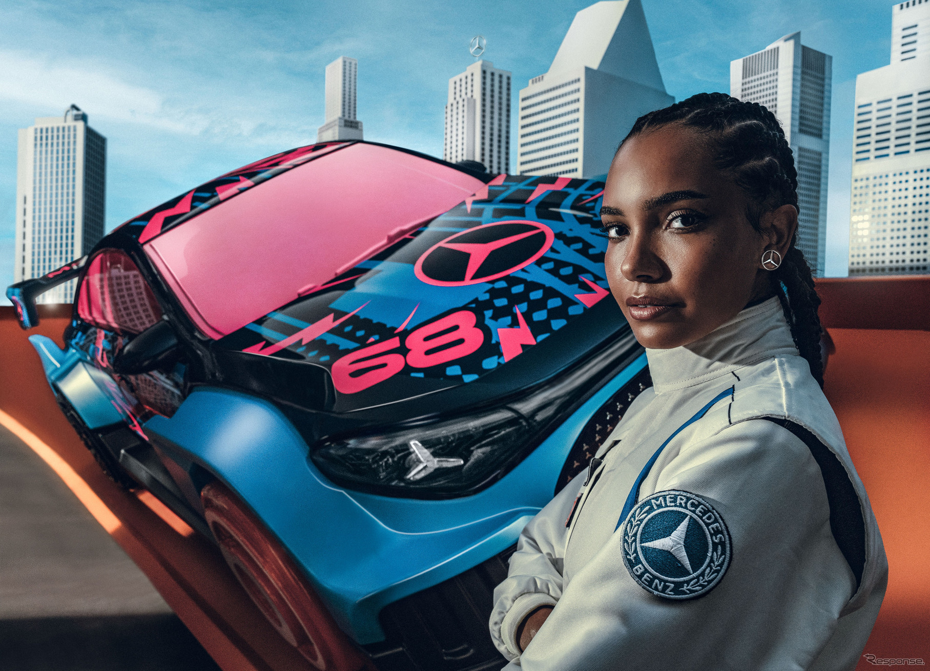 新型メルセデスベンツ『CLA』のアート作品。実物大「Hot Wheels」に
