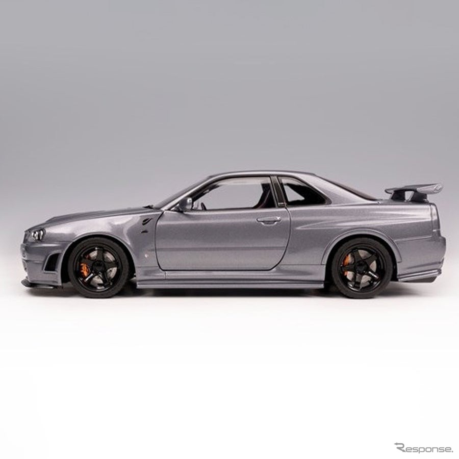日産『スカイラインGT-R』（BNR34）の1/18スケールミニカー
