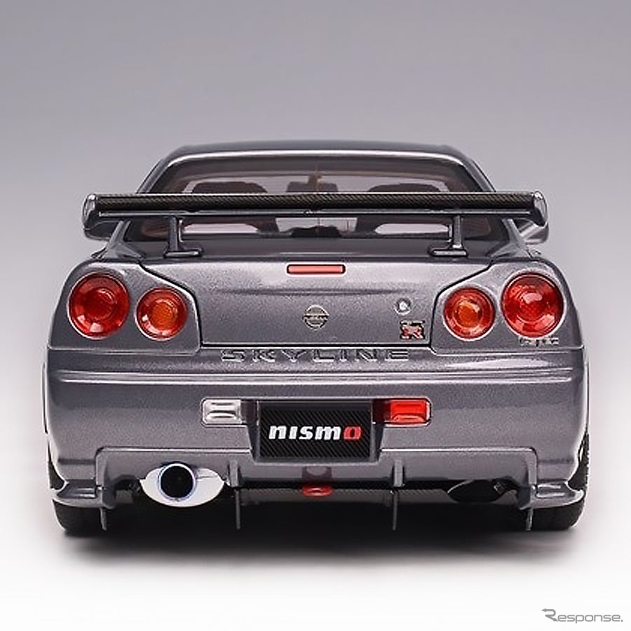 日産『スカイラインGT-R』（BNR34）の1/18スケールミニカー