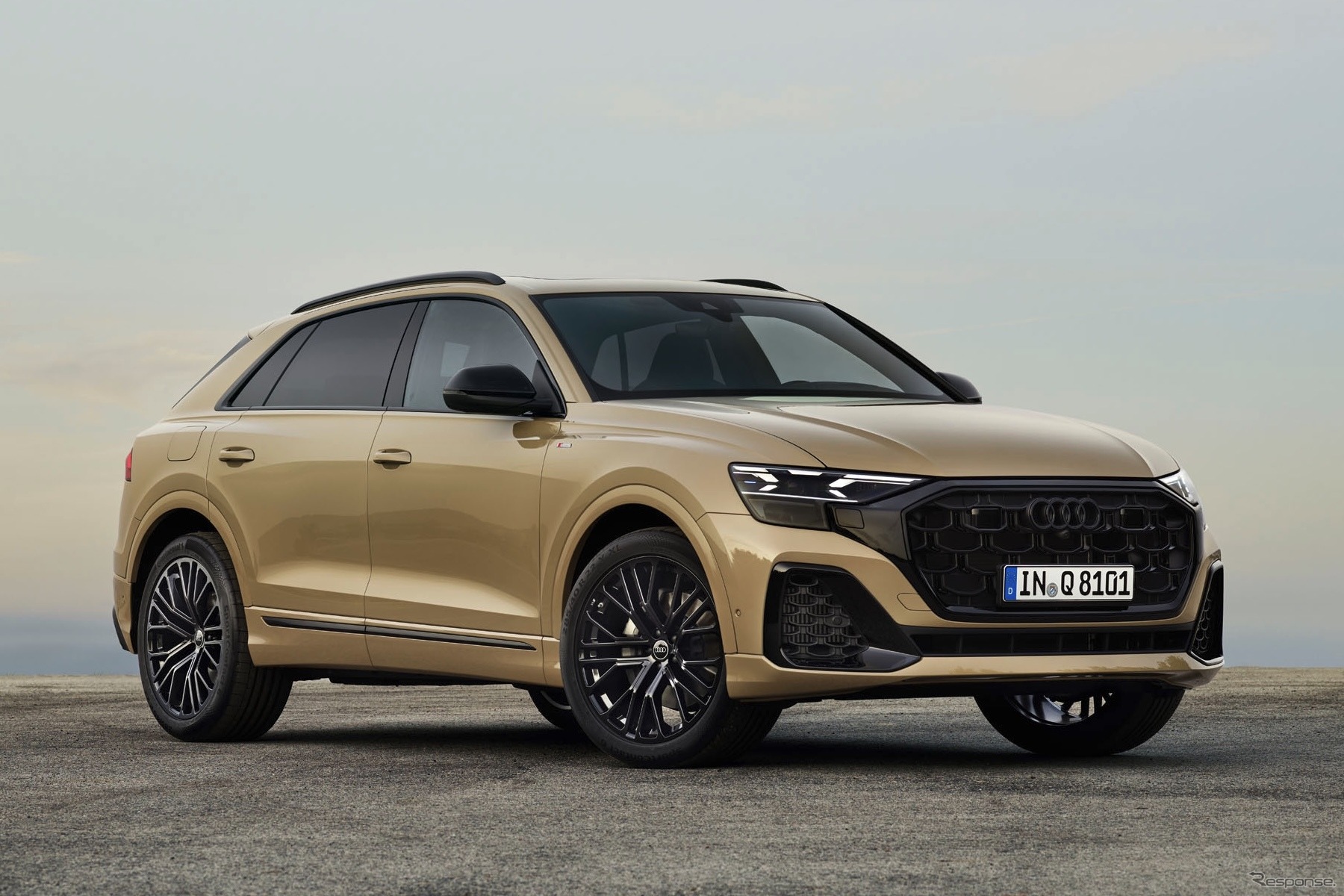 アウディ Q8 SUV