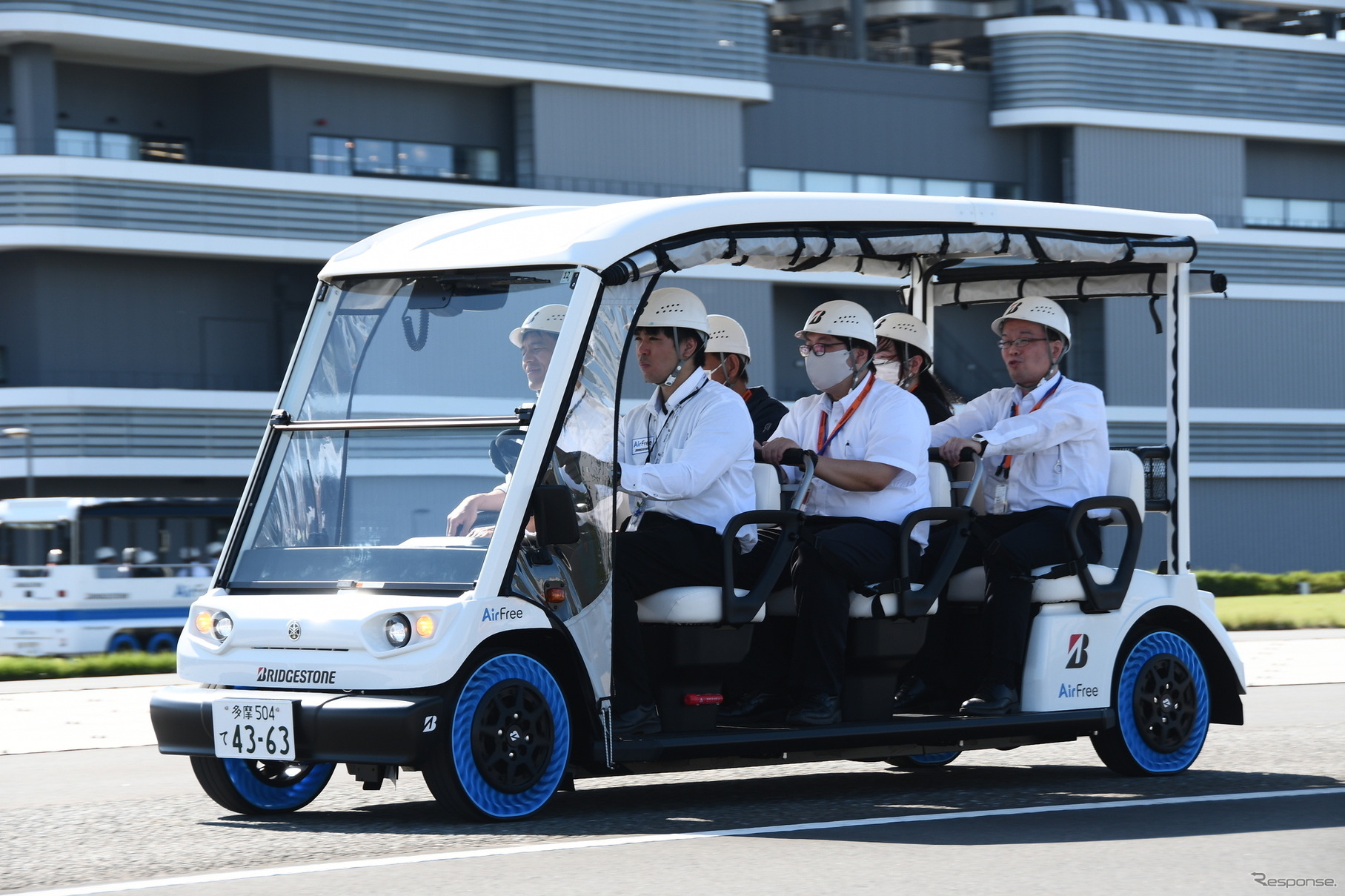 ヤマハ製のゴルフカートをベースとしたグリーンスローモビリティ