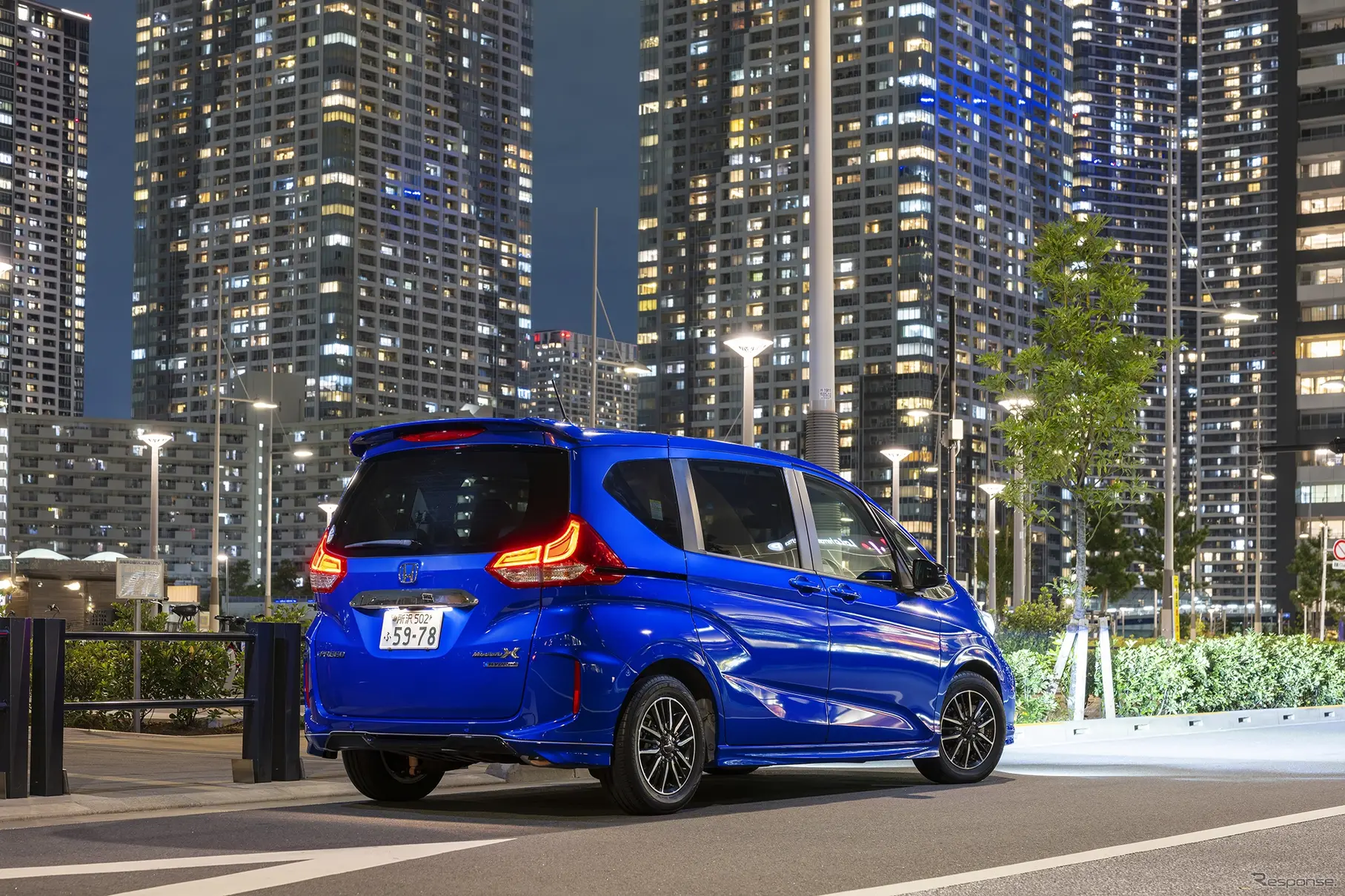 深みのある艶がクルマを引き立たせている