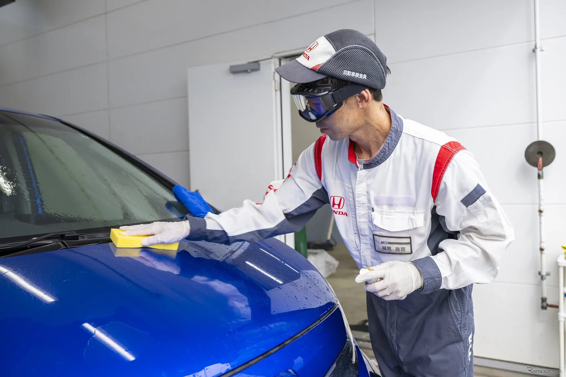 濡れたボディーの水滴を拭き上げるように施工する